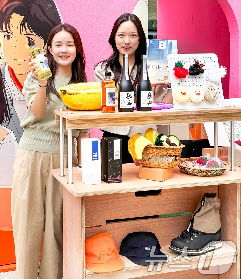 (서울=뉴스1) = 현대프리미엄아울렛 스페이스원은 오는 21일까지 부산·울산·경남 지역의 로컬 브랜드들이 참여하는 '동남권 로컬 페스타'를 진행한다고 19일 밝혔다.19일 경기 남 …