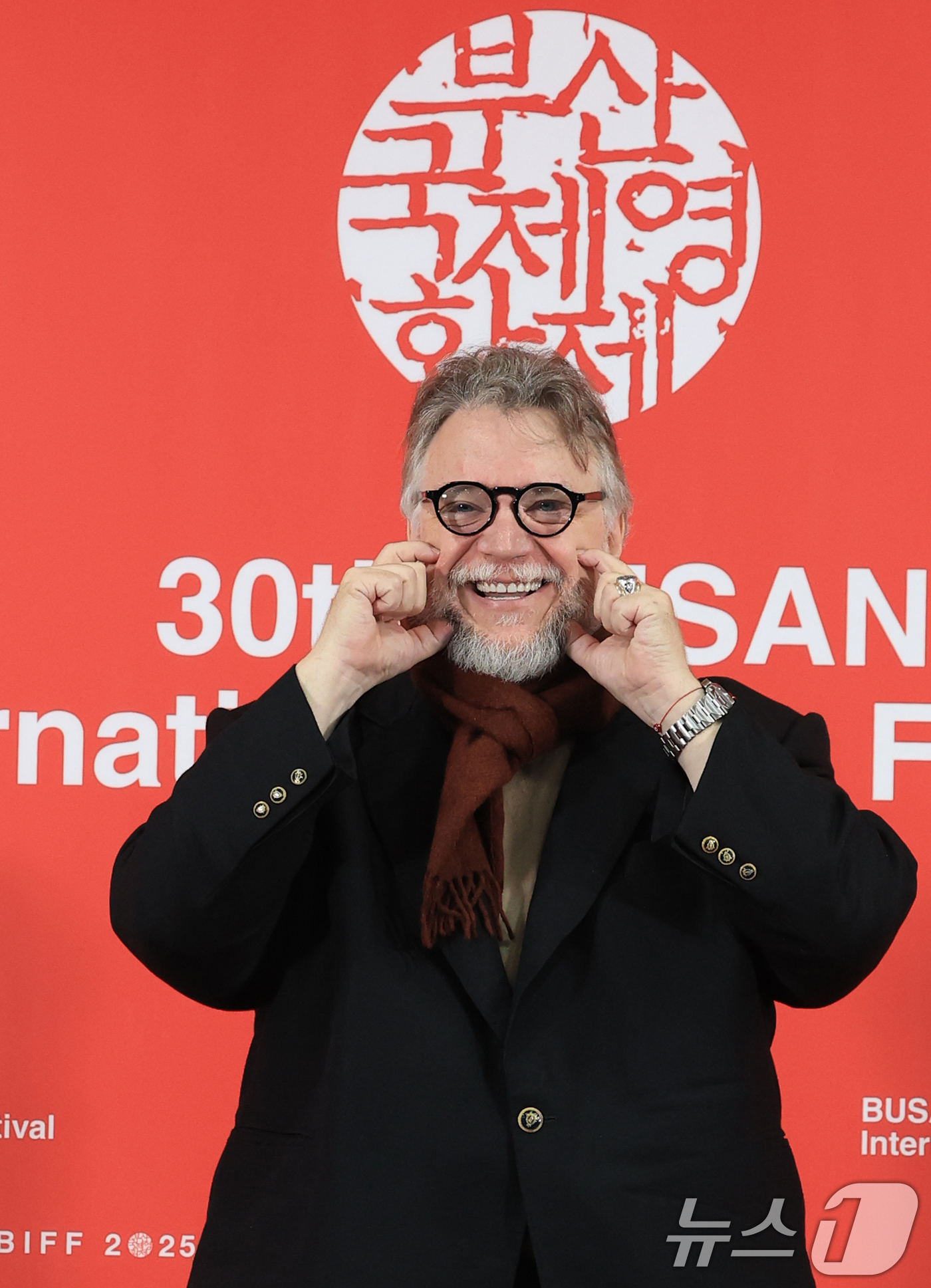 (부산=뉴스1) 권현진 기자 = 기예르모 델토로 감독이 19일 오전 부산 해운대구 영화의전당 비프힐에서 열린 제30회 부산국제영화제(BIFF) 갈라 프레젠테이션 초청작 '프랑켄슈타 …