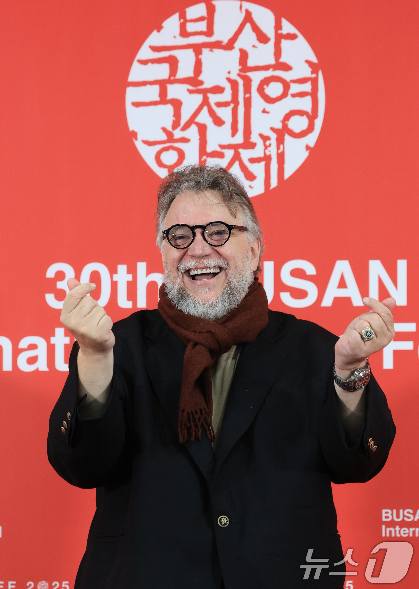 (부산=뉴스1) 권현진 기자 = 기예르모 델토로 감독이 19일 오전 부산 해운대구 영화의전당 비프힐에서 열린 제30회 부산국제영화제(BIFF) 갈라 프레젠테이션 초청작 '프랑켄슈타 …