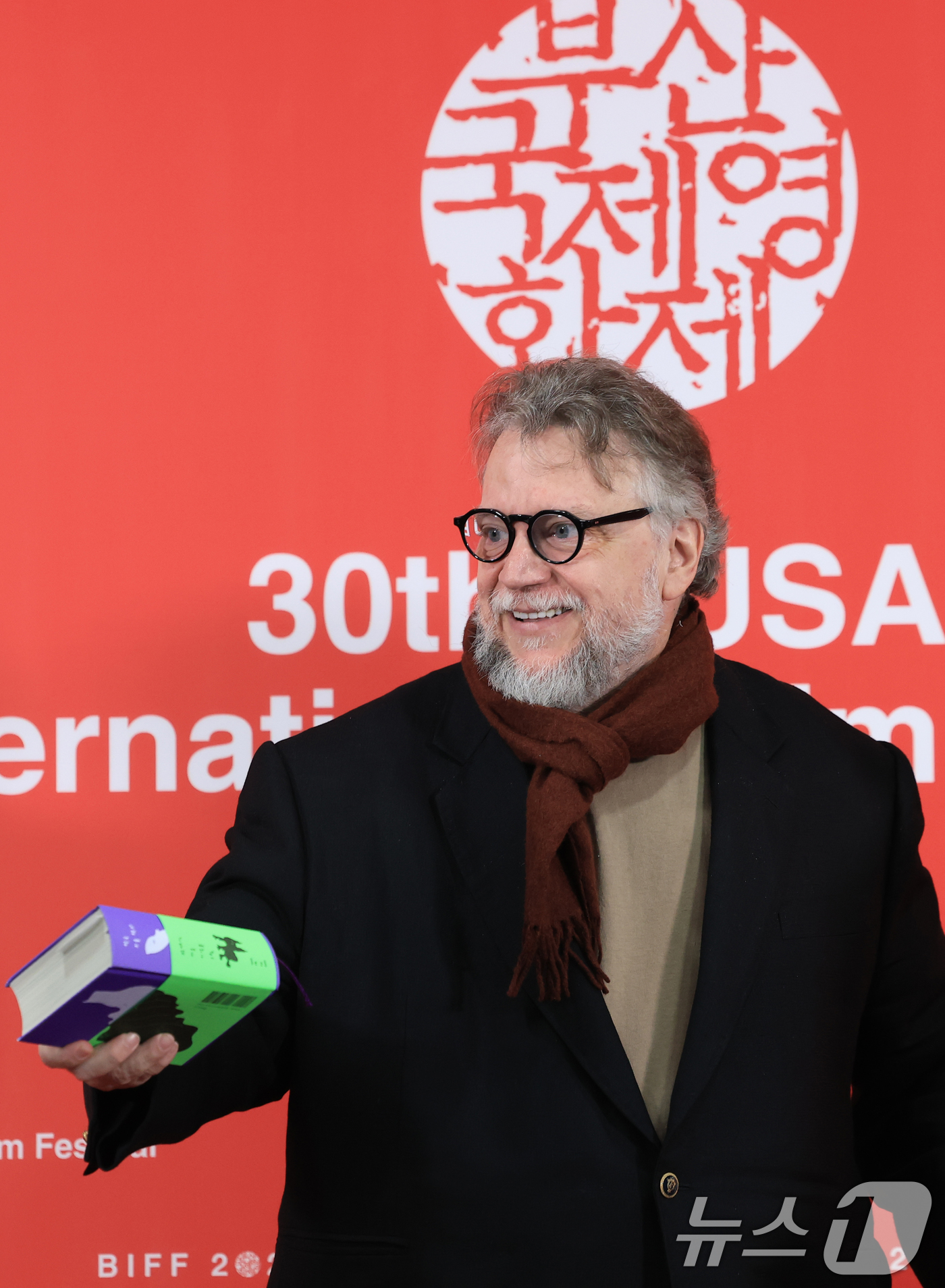 (부산=뉴스1) 권현진 기자 = 기예르모 델토로 감독이 19일 오전 부산 해운대구 영화의전당 비프힐에서 열린 제30회 부산국제영화제(BIFF) 갈라 프레젠테이션 초청작 '프랑켄슈타 …