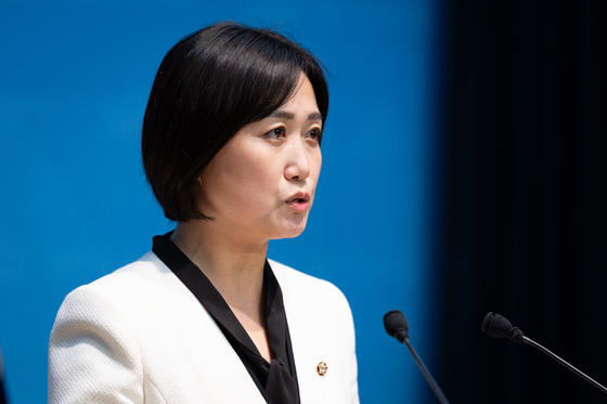 與 "국힘, 정치검찰 감싸며 李대통령 SNS 소통 공격…구태 정치"