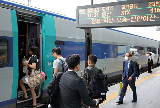 '호남 관문' 광주송정역 승강장 교통체계 개편…승하차 구간 분리