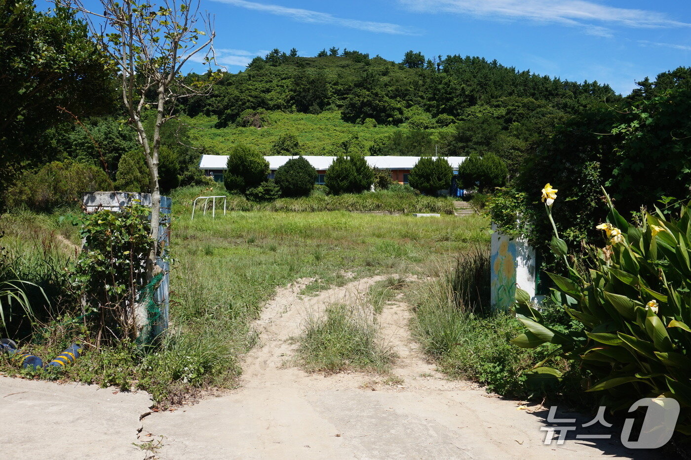 본문 이미지 - 대마초등학교 터. ‘1 학생, 1 선생님’을 거쳐 지난 2023년부터 휴교 상태다. 2025.9.19/뉴스1 ⓒ News1 조영석 기자 