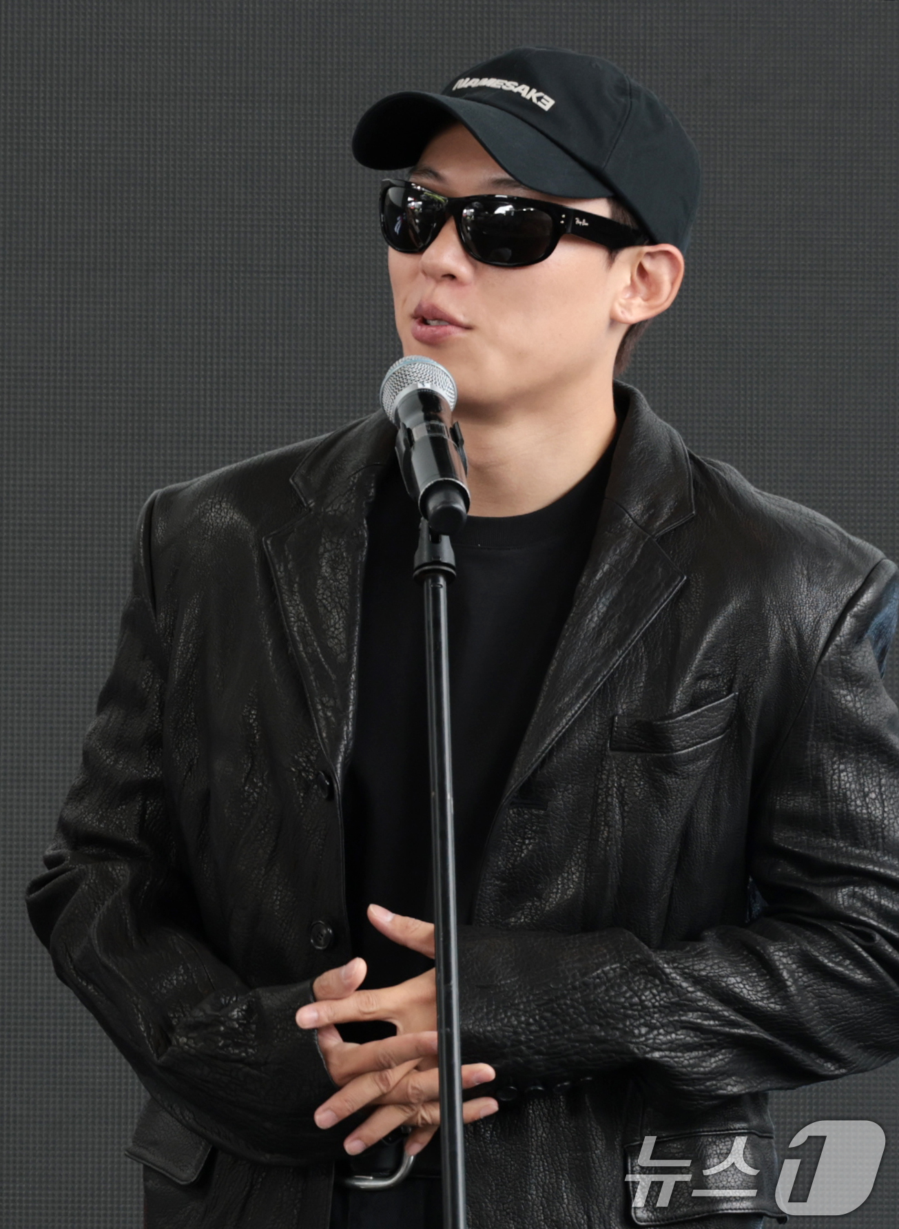 (부산=뉴스1) 권현진 기자 = 배우 김성철이 19일 오후 부산광역시 우동 영화의 전당에서 열린 '제30회 부산국제영화제(BIFF)' 영화 ‘파과:인터내셔널 컷’ 야외무대인사에서 …