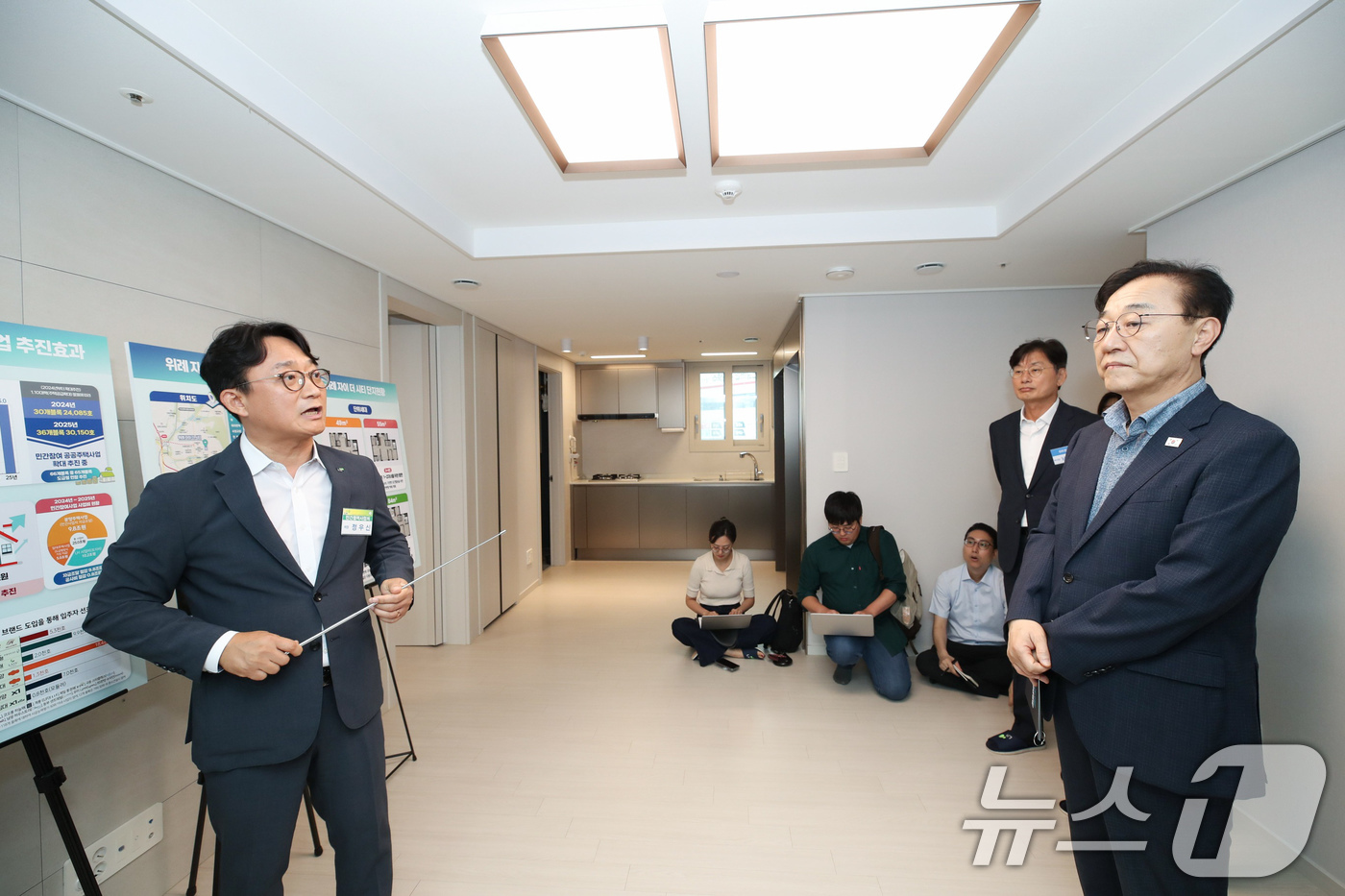 김윤덕 장관, 위례 자이더시티 방문 - 뉴스1