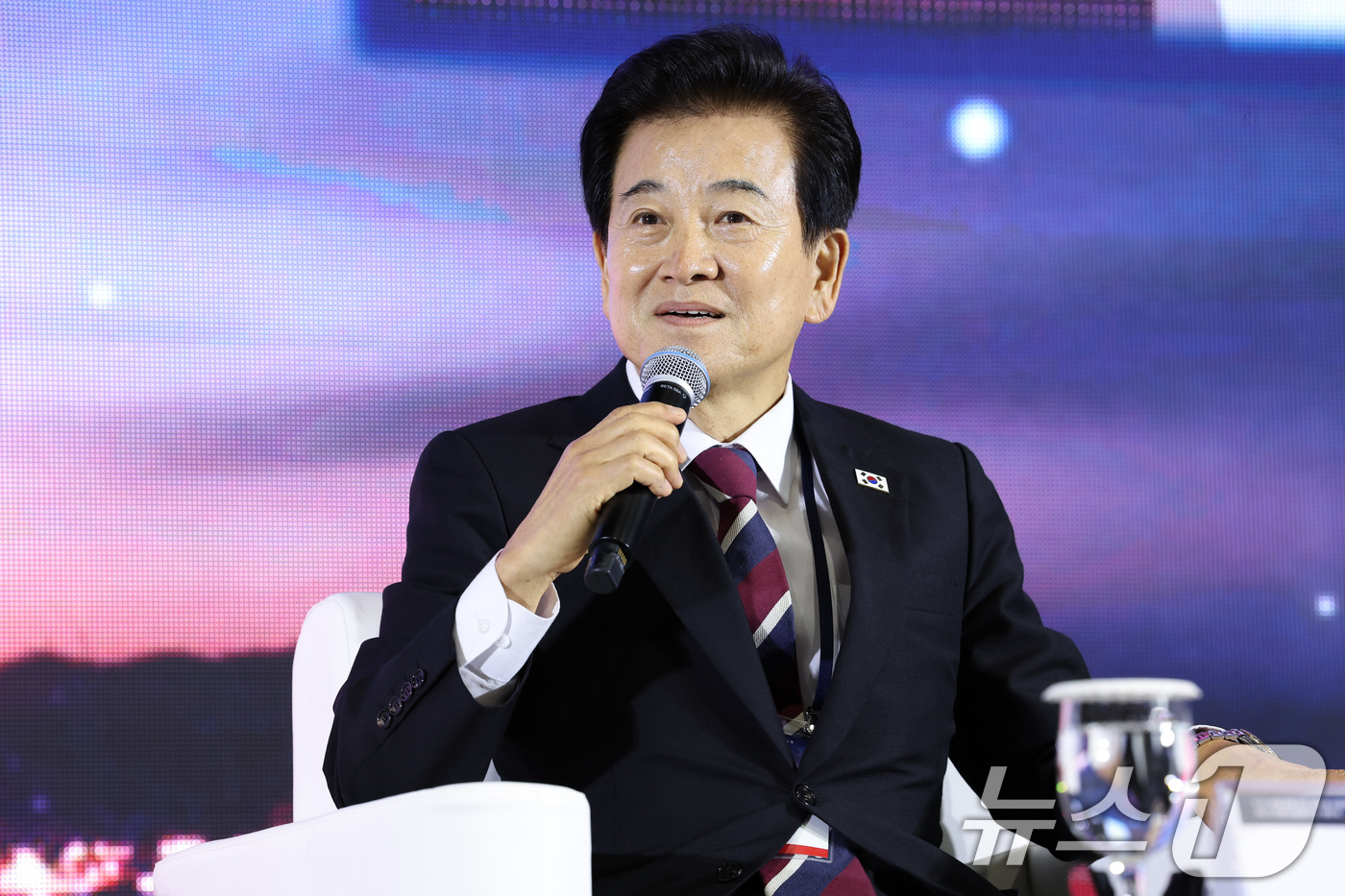 (서울=뉴스1) = 정동영 통일부장관이 19일 오전 경기도 파주시 캠프 그리브스에서 열린 9.19 평양공동선언 7주년 기념 토론회에서 발언하고 있다. (통일부 제공. 재판매 및 D …