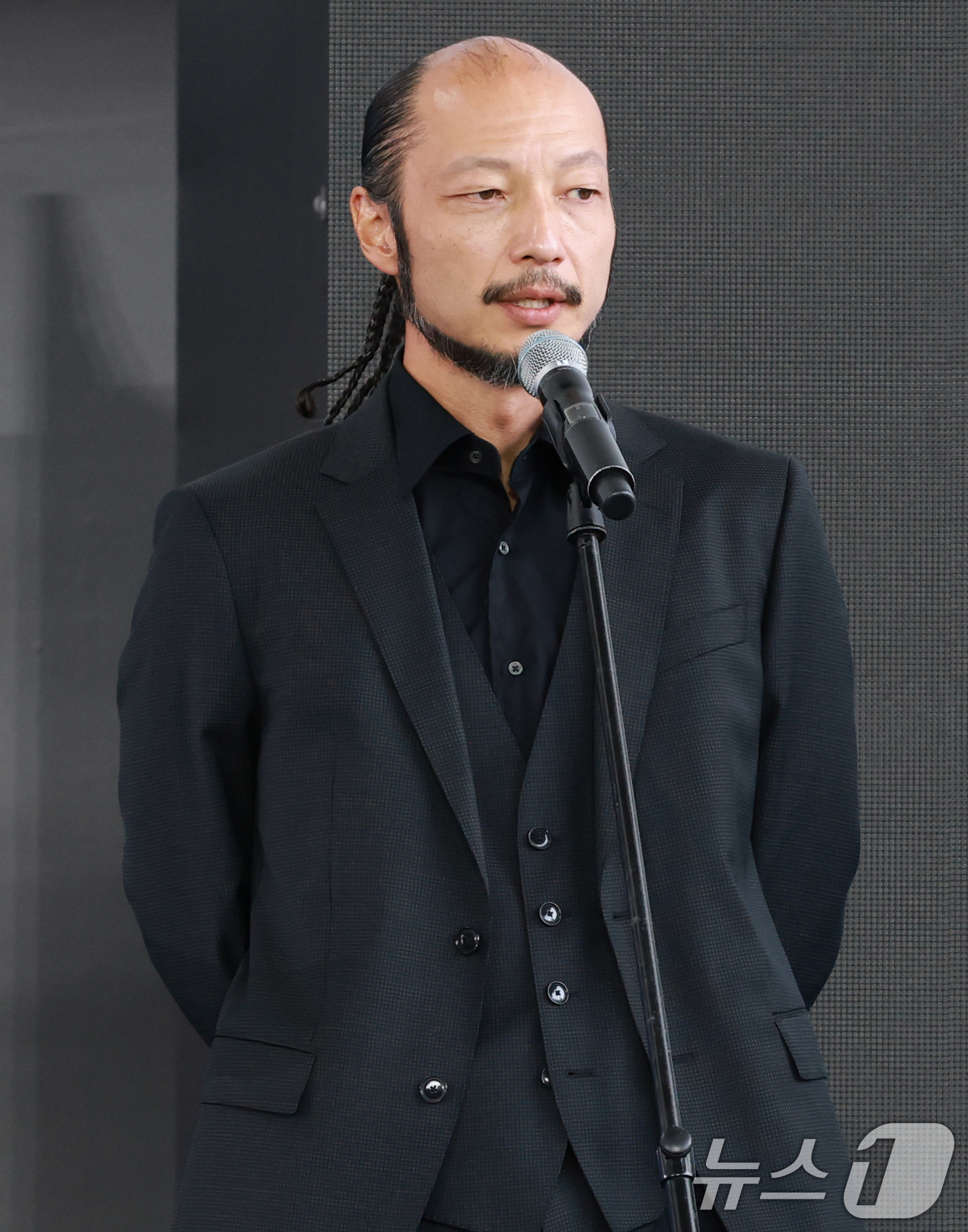 (부산=뉴스1) 권현진 기자 = 배우 코우치 야마토가 19일 오후 부산광역시 해운대구 영화의 전당에서 열린 '제30회 부산국제영화제(BIFF)' 영화 '8번 출구' 야외무대인사에 …