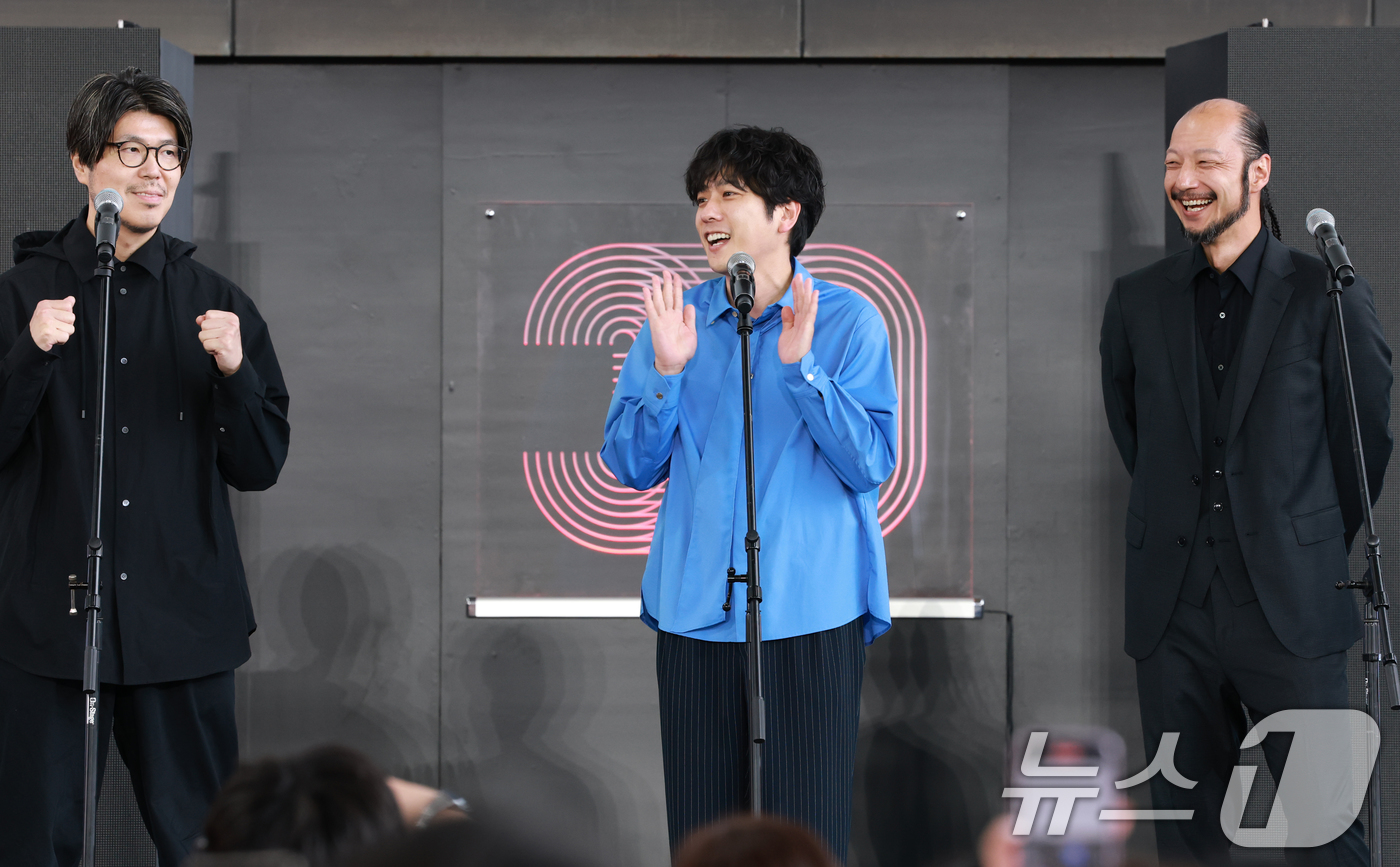 (부산=뉴스1) 권현진 기자 = 카와무라 겐키 감독(왼쪽부터)과 배우 니노미야 카즈나리, 코우치 야마토가 19일 오후 부산광역시 해운대구 영화의 전당에서 열린 '제30회 부산국제영 …
