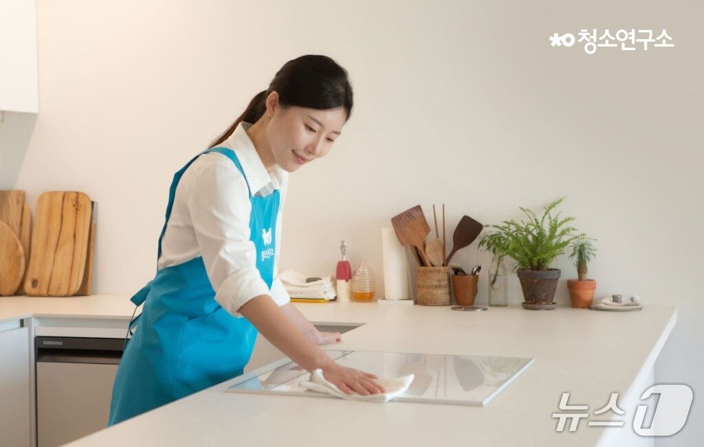 본문 이미지 - 청연 청소 서비스 모습&#40;생활연구소 제공&#41;