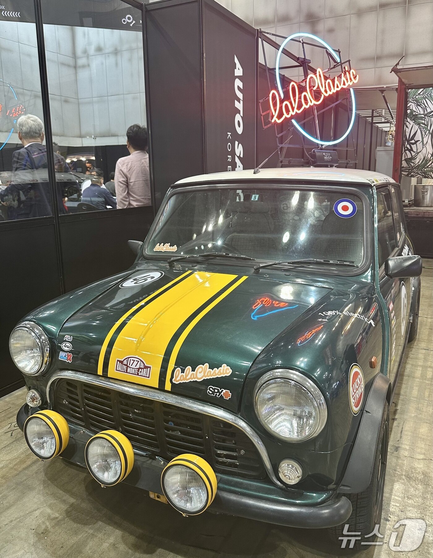 본문 이미지 -  내연기관차를 전기차로 개조한 미니 로버의 모습.ⓒ 뉴스1 이동희 기자