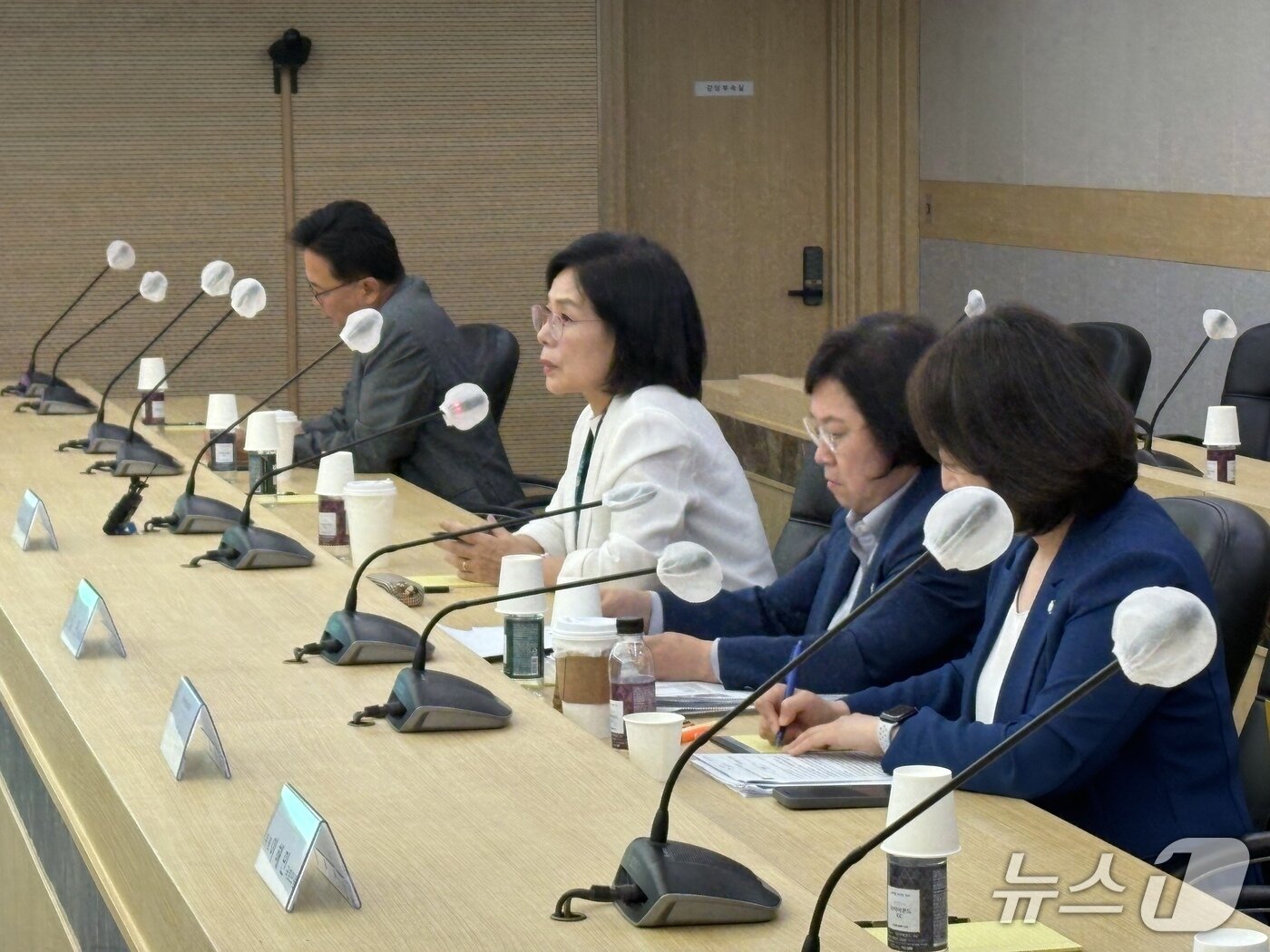 본문 이미지 - 국회 과학기술정보방송통신위원회 더불어민주당·조국혁신당 의원들이 소액결제 해킹 사태가 발생한 KT 현장 검증에 나섰다. 2025.09.19/뉴스1 ⓒNews1 김정현 기자