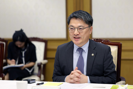 수출항 찾은 산업차관 "철강 수출 위한 산업 고도화 방안 10월 발표"