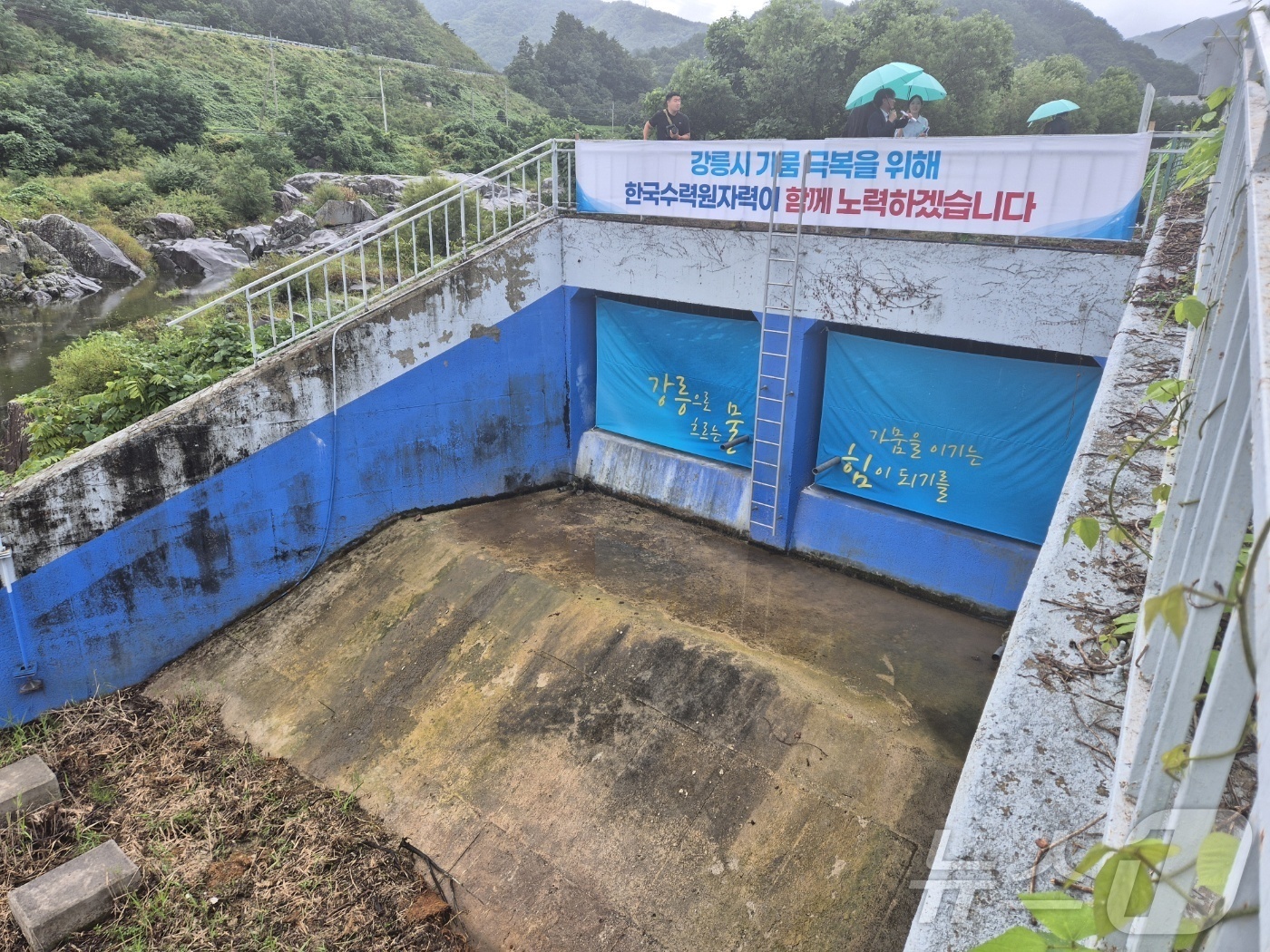 (강릉=뉴스1) 윤왕근 기자 = 극심한 가뭄을 겪고 있는 강원 강릉에 20일 평창 도암댐 도수관로 비상방류가 예정된 가운데, 비상방류를 하루 앞둔 방류구 일대 모습. 2025.9. …