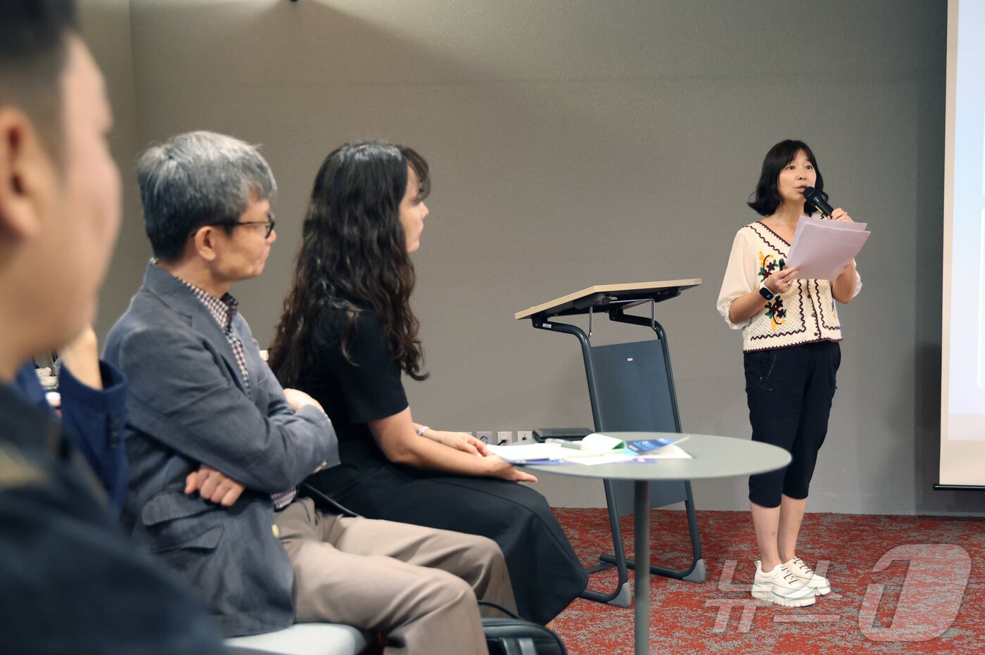 본문 이미지 - 19일 경기 성남시 분당구 판교스타트업캠퍼스에서 열린 반려동물 산업 육성 협의회 제16회 IR데이에서 인공지능, 블록체인 기반 반려동물 펫테크 기업 누룽지의 한수연 대표가 기업 설명을 하고 있다. 2025.9.19/뉴스1 ⓒ News1 김영운 기자