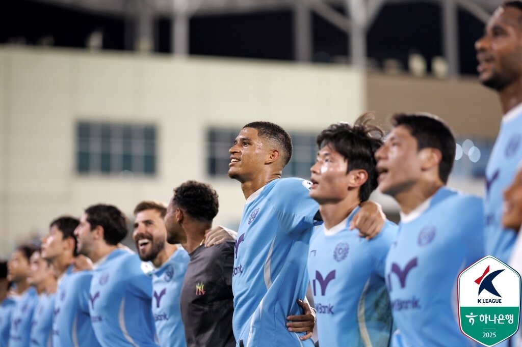 본문 이미지 - 승리 후 기뻐하는 대구 선수들(한국프로축구연맹 제공) 