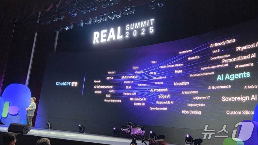 본문 이미지 - 이준희 삼성SDS 대표이사 사장이 리얼 서밋 2025 키노트 세션에서 발언하고 있다. 2025.9.11 뉴스1 ⓒ News1 김민석 기자