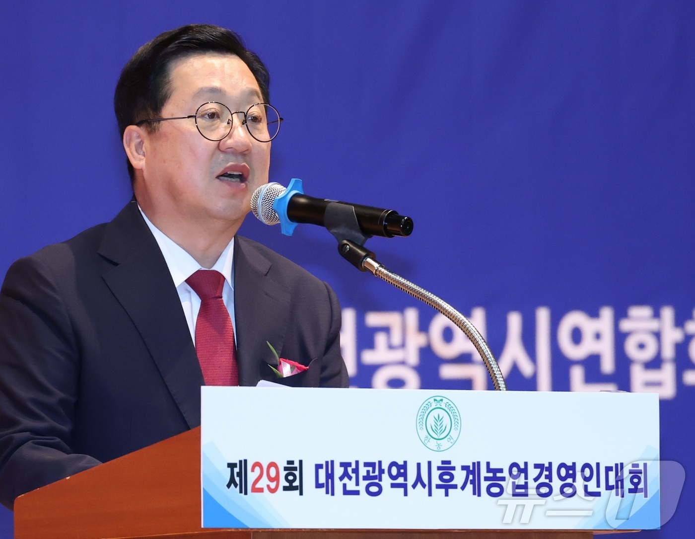 (대전=뉴스1) 김기태 기자 = 이장우 대전시장이 19일 대전시 농업기술센터에서 열린 제29회 한국후계농업경영인 대전시대회 개회식에서 축사를 하고 있다.이 시장은 이날 대전 농업 …
