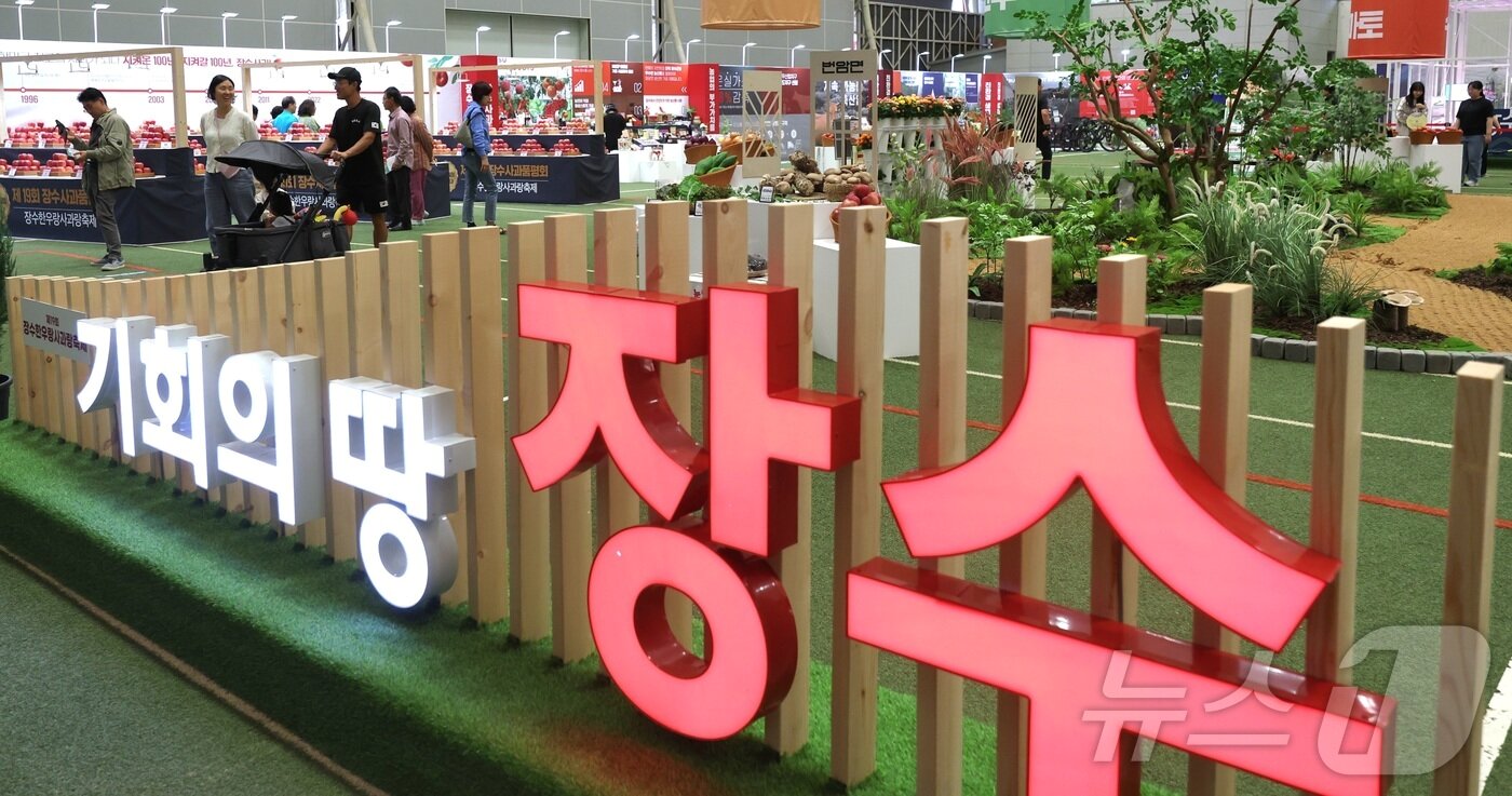 본문 이미지 - 제19회 장수 한우랑 사과랑 축제가 열린 전북 장수군 홍보 전시관/ 뉴스1 유경석 기자