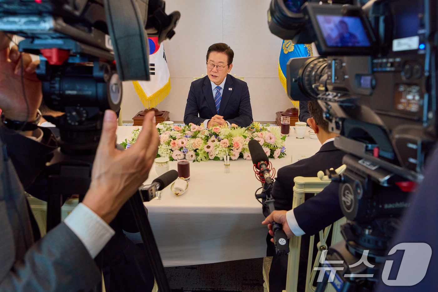 (서울=뉴스1) 허경 기자 = 이재명 대통령이 지난 18일 서울 용산 대통령실 청사에서 열린 증권사 리서치센터장 오찬 간담회에서 발언하고 있다. (이재명 대통령 SNS. 재판매 및 …