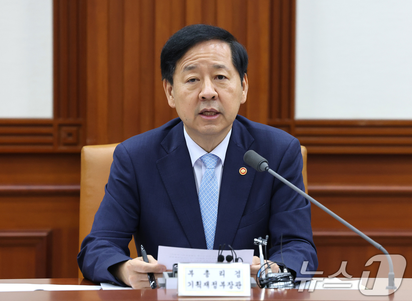 (서울=뉴스1) 임세영 기자 = 구윤철 경제부총리 겸 기획재정부 장관이 2일 서울 종로구 정부서울청사에서 열린 대외경제장관회의에서 모두발언을 하고 있다.  2025.9.2/뉴스1