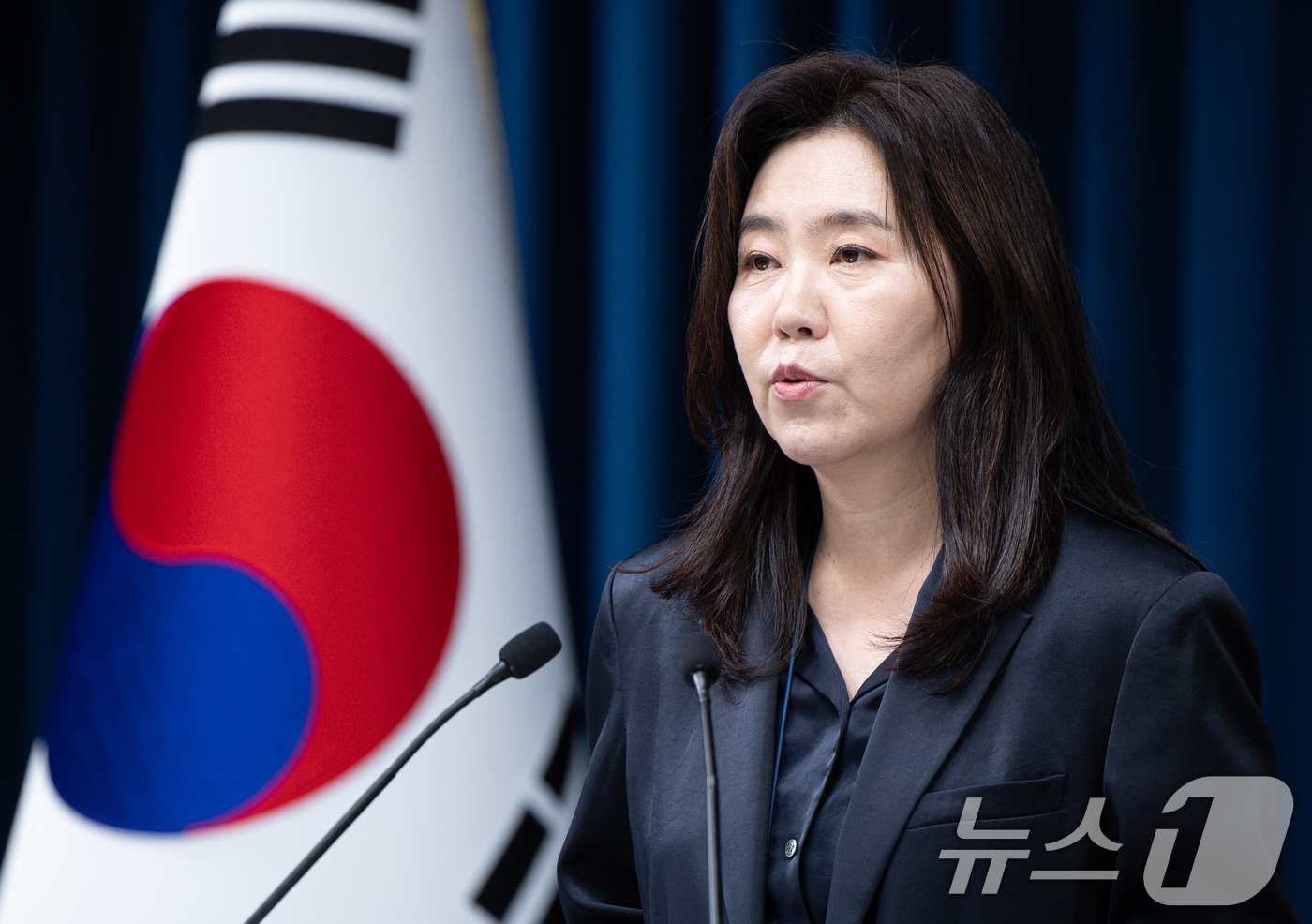 (서울=뉴스1) 이재명 기자 = 강유정 대통령실 대변인이 2일 서울 용산 대통령실 청사에서 UN 총회 참석 관련 브리핑을 하고 있다. 2025.9.2/뉴스1