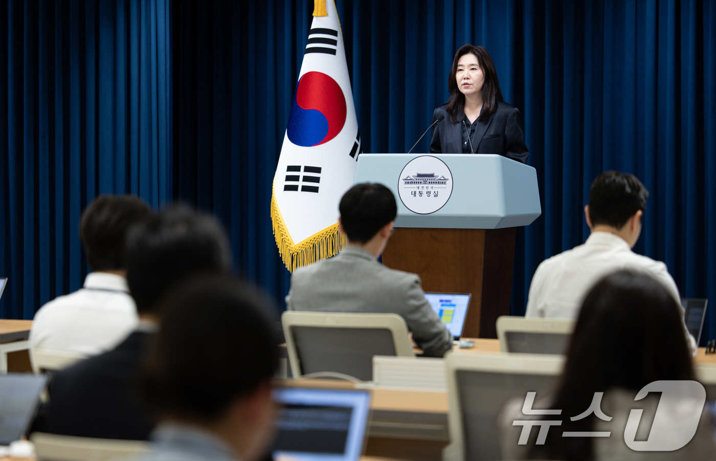 (서울=뉴스1) 이재명 기자 = 강유정 대통령실 대변인이 2일 서울 용산 대통령실 청사에서 UN 총회 참석 관련 브리핑을 하고 있다. 2025.9.2/뉴스1