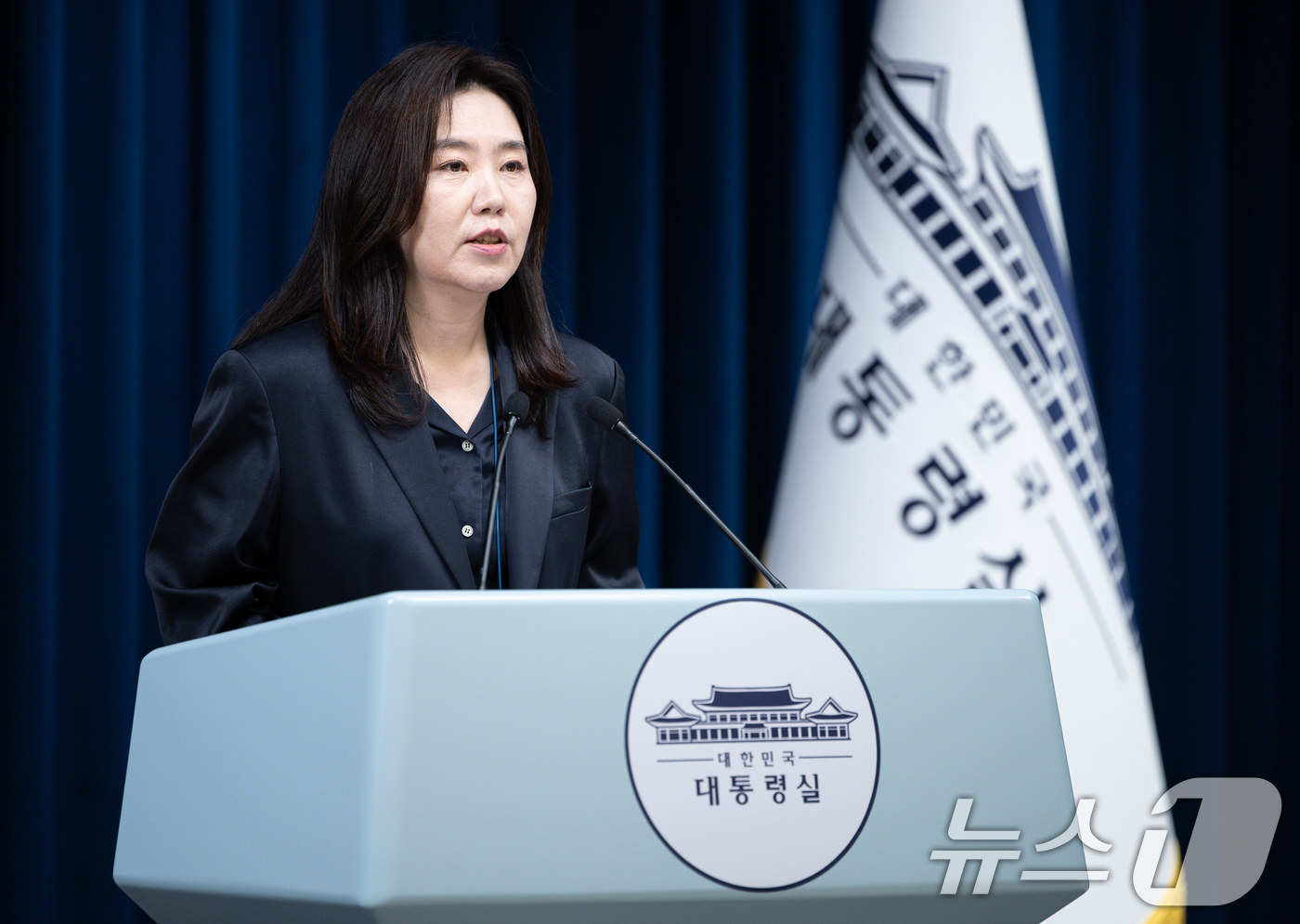 (서울=뉴스1) 이재명 기자 = 강유정 대통령실 대변인이 2일 서울 용산 대통령실 청사에서 UN 총회 참석 관련 브리핑을 하고 있다. 2025.9.2/뉴스1