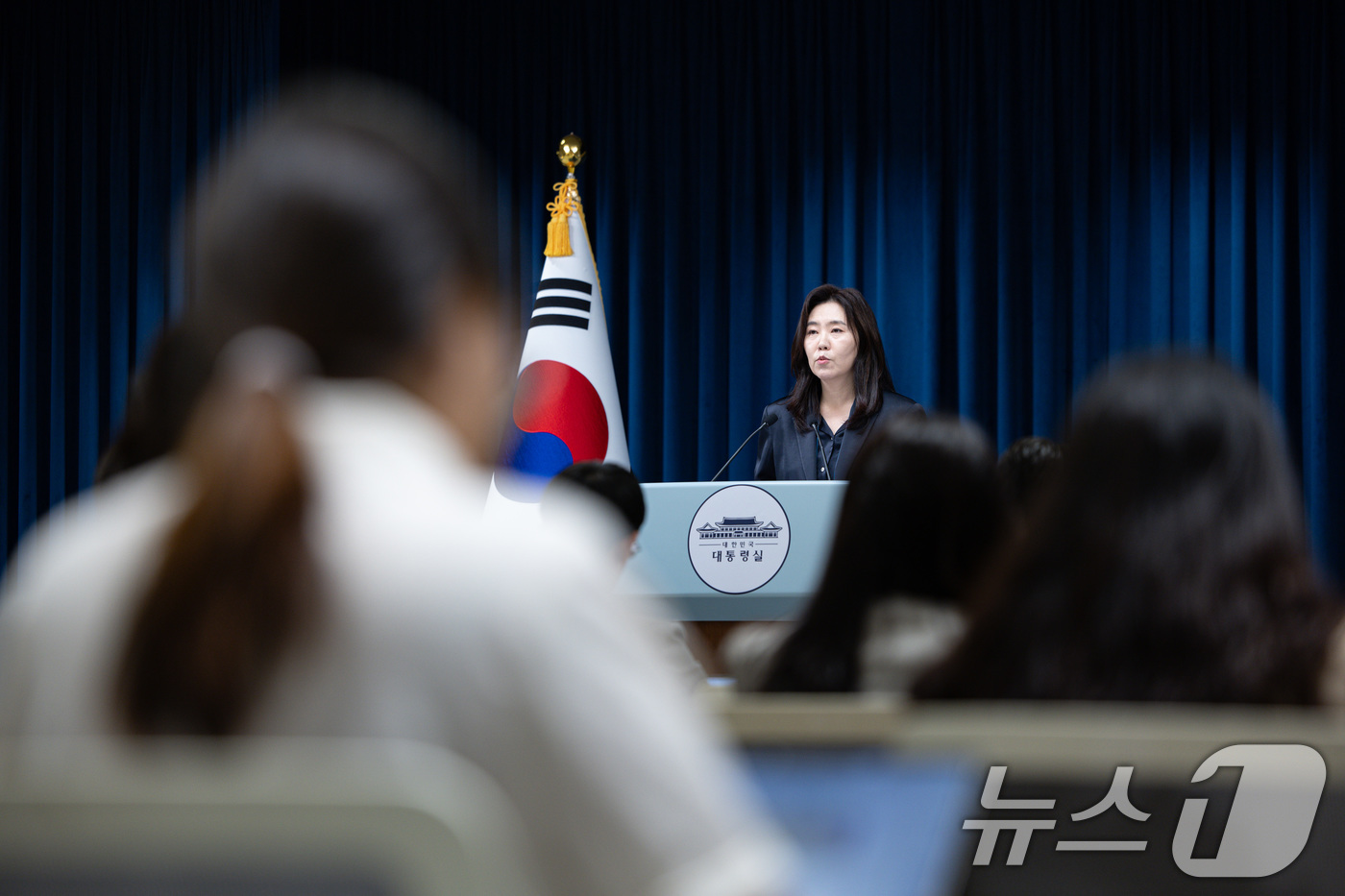 (서울=뉴스1) 이재명 기자 = 강유정 대통령실 대변인이 2일 서울 용산 대통령실 청사에서 UN 총회 참석 관련 브리핑을 하고 있다. 2025.9.2/뉴스1