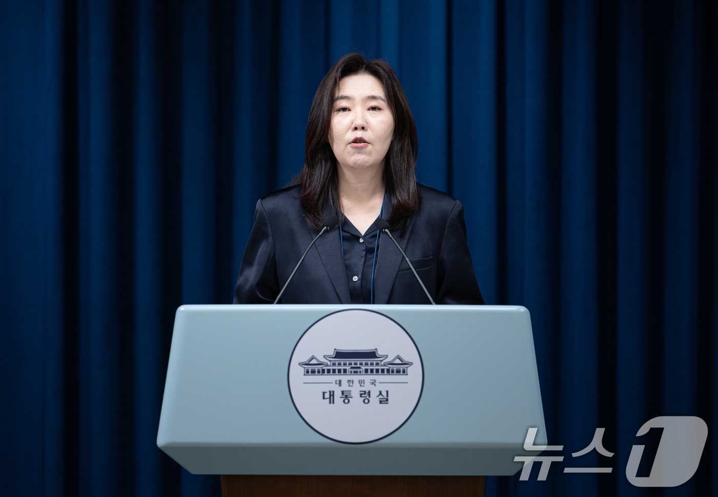 (서울=뉴스1) 이재명 기자 = 강유정 대통령실 대변인이 2일 서울 용산 대통령실 청사에서 UN 총회 참석 관련 브리핑을 하고 있다. 2025.9.2/뉴스1