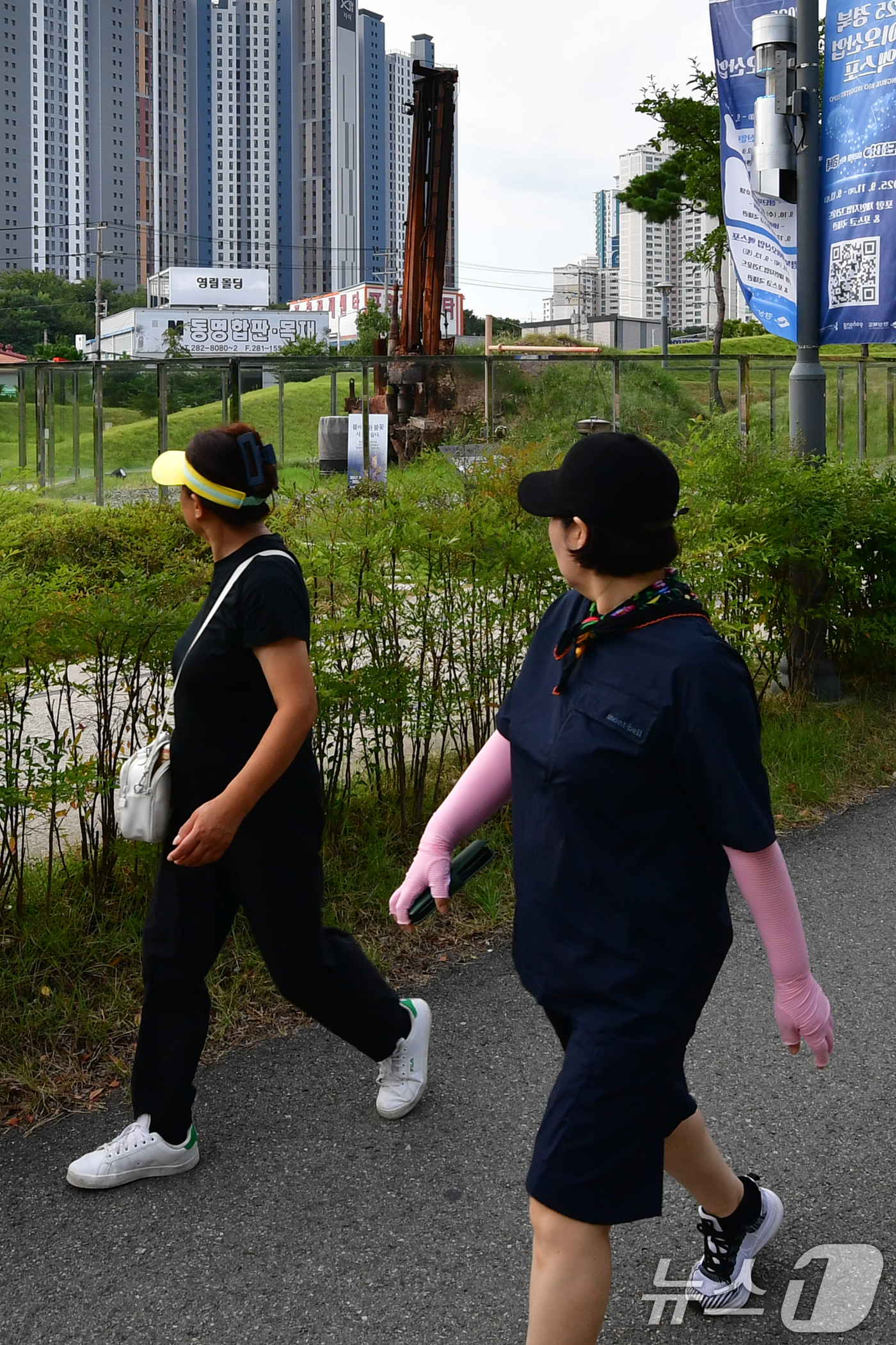 (포항=뉴스1) 최창호 기자 = 2일 경북 포항시 남구 대잠동 철길 숲에 있는 불의 정원에서 타오르던 불이 사라진지 1년이 됐지만 활용 방안 등을 찾지 못해 방치되고 있다.이곳은 …