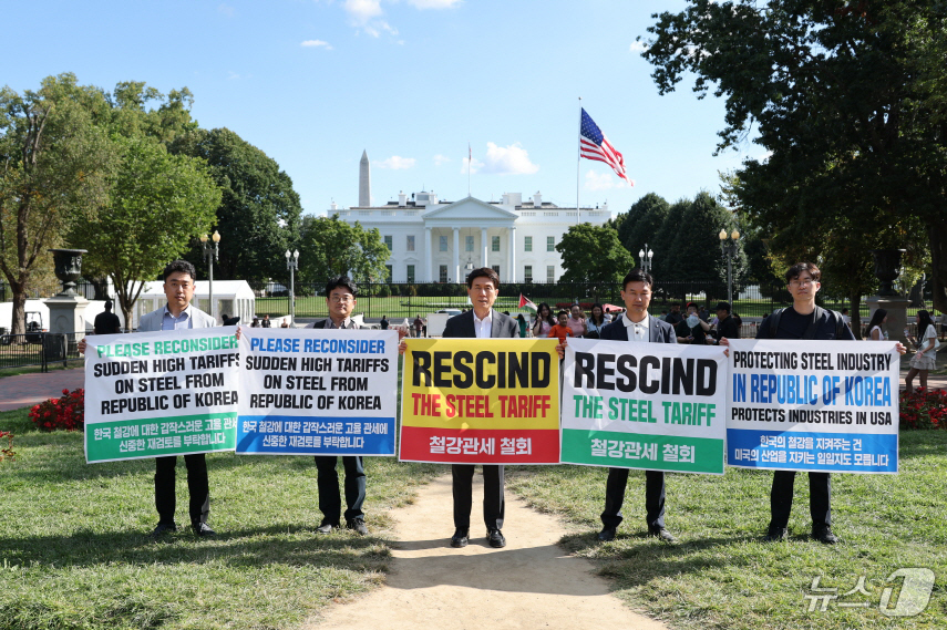 (포항=뉴스1) 최창호 기자 = 이강덕 경북 포항시장이 현지시간 1일 워싱턴 D.C에서 한국 철강산업의 중요성을 미국 정부와 시민사회에 직접 설명하고 동맹국 간 신뢰에 기반한 공정 …