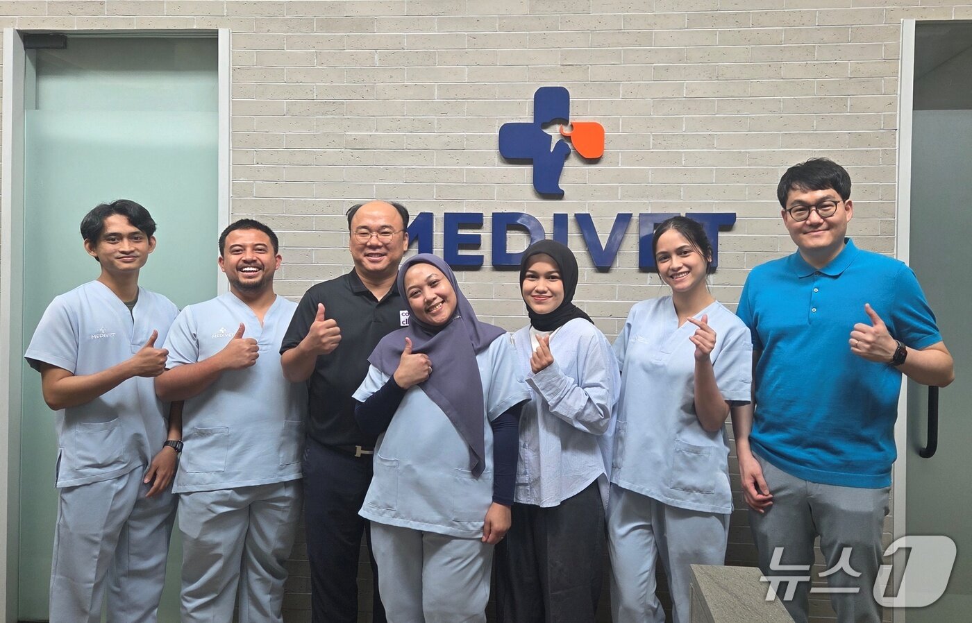 본문 이미지 - 스카이동물메디컬그룹은 최근 인도네시아 메디벳동물병원을 방문했다(동물병원 제공). ⓒ 뉴스1