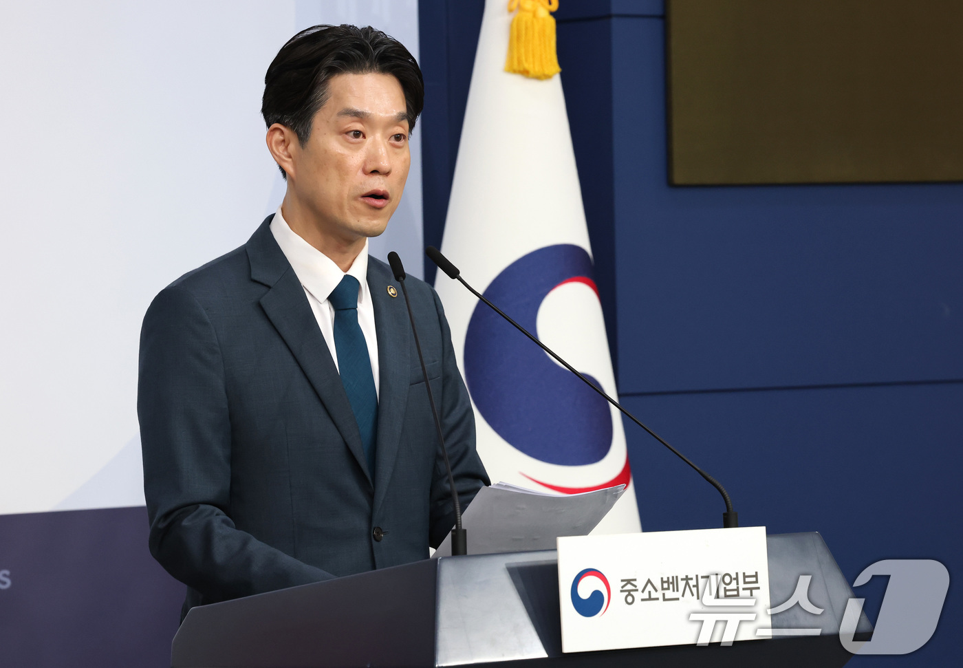 (서울=뉴스1) 임세영 기자 = 노용석 중소벤처기업부 차관이 2일 서울 종로구 정부서울청사에서 2026년도 중소벤처기업부 예산안 관련 브리핑을 하고 있다. 2025.9.2/뉴스1