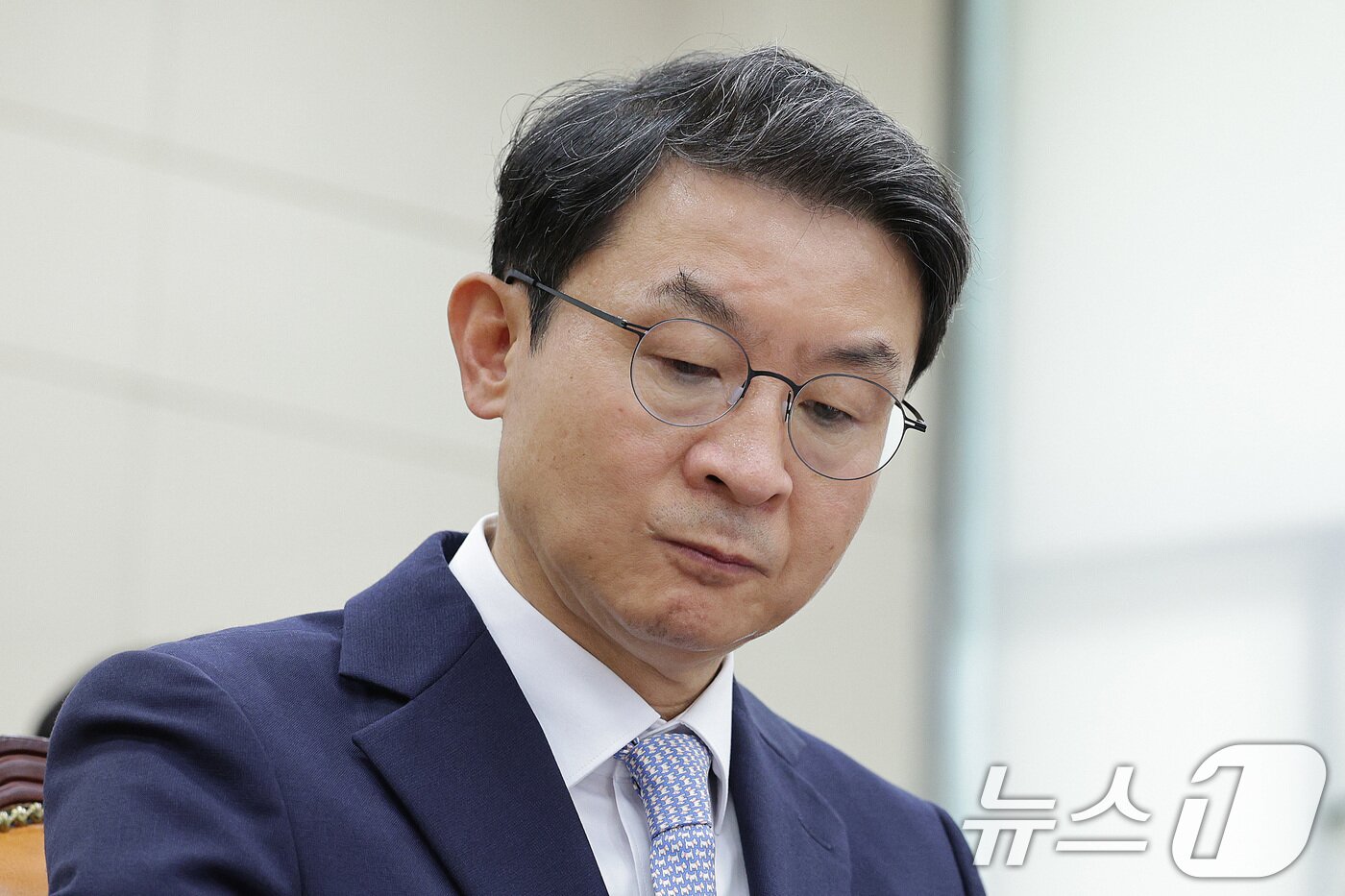 본문 이미지 - 이억원 금융위원장 후보자가 2일 오전 서울 여의도 국회 정무위원회에서 열린 인사청문회에 자리하고 있다. 2025.9.2/뉴스1 ⓒ News1 신웅수 기자