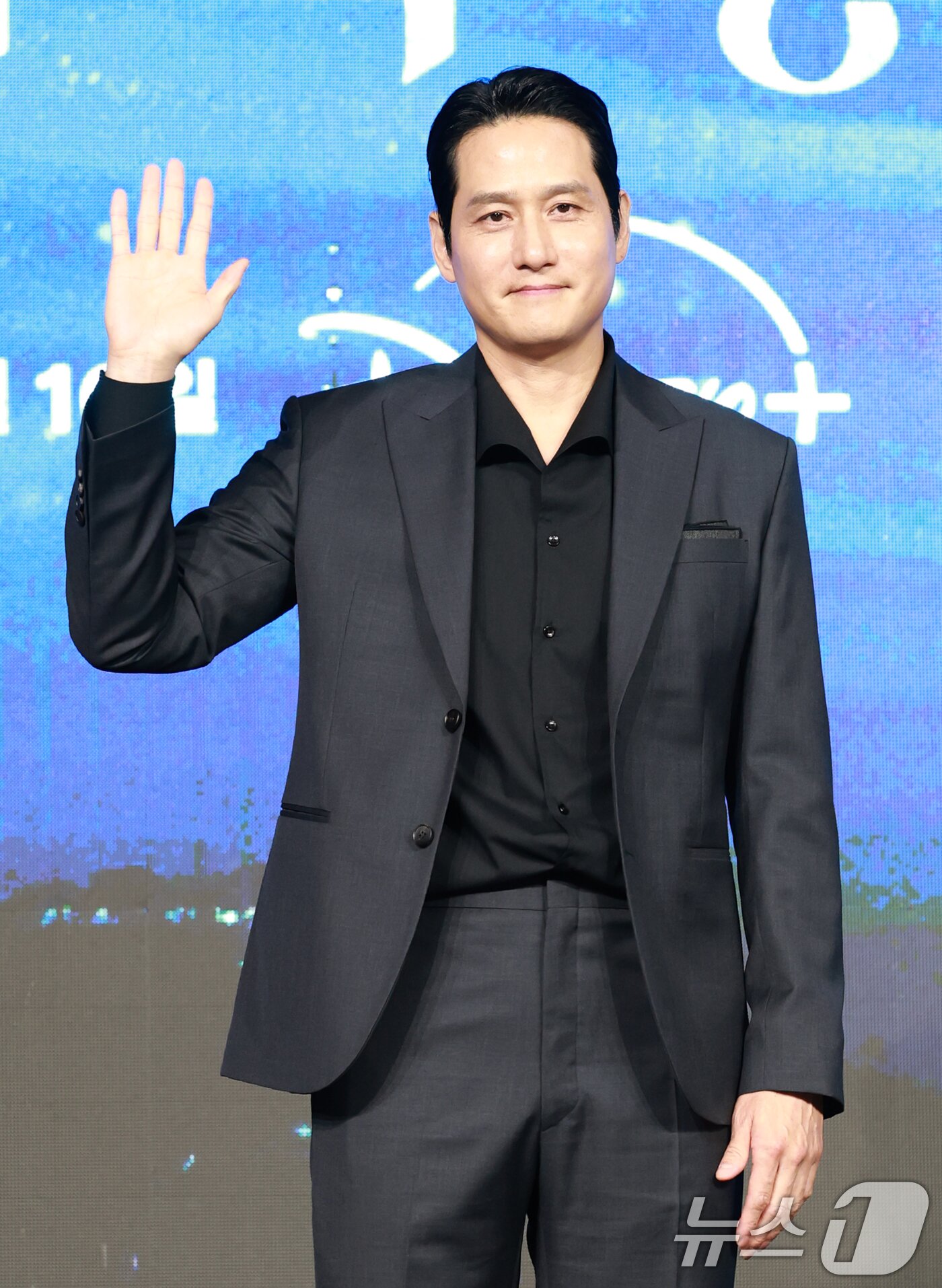 본문 이미지 - 배우 박해준이 2일 오전 서울 종로구 포시즌스 호텔에서 열린 디즈니 플러스 오리지널 시리즈 '북극성' 제작발표회에 참석해 포즈를 취하고 있다. '북극성'은 유엔대사로서 국제적 명성을 쌓아온 문주(전지현 분)가 대통령 후보 피격 사건의 배후를 쫓는 가운데, 그녀를 지켜야만 하는 국적 불명의 특수요원 산호(강동원 분)와 함께 한반도를 위협하는 거대한 진실을 마주하는 이야기를 그린 드라마다. 2025.9.2/뉴스1 ⓒ News1 권현진 기자