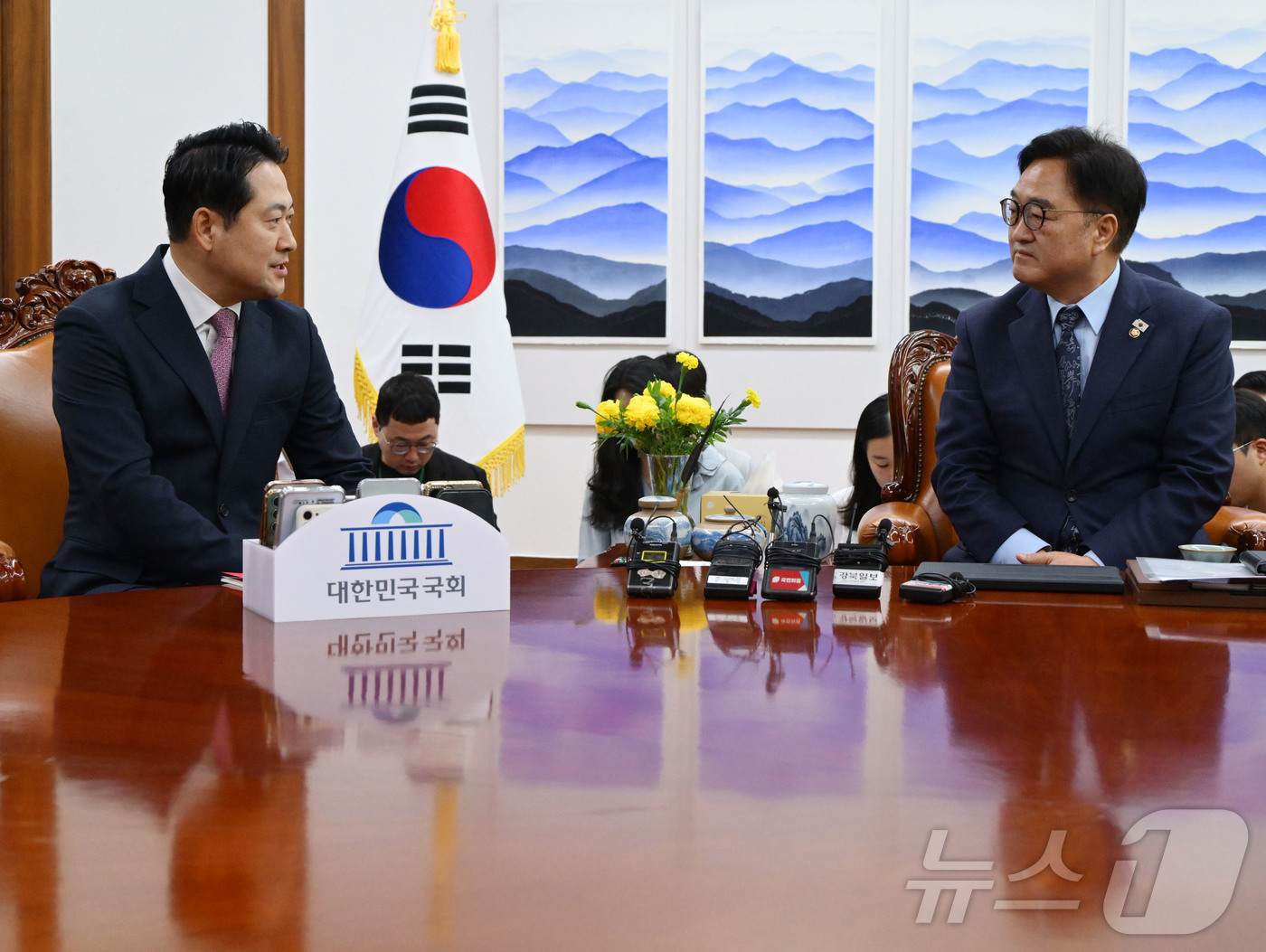 (서울=뉴스1) 유승관 기자 = 장동혁 국민의힘 대표가 2일 서울 여의도 국회에서 우원식 국회의장을 예방해 모두발언을 하고 있다. (공동취재) 2025.9.2/뉴스1