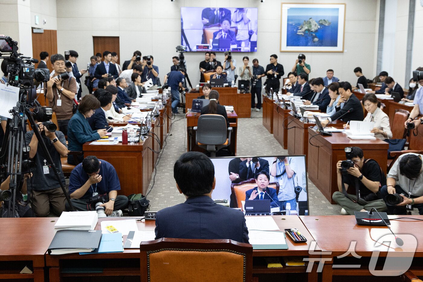 본문 이미지 - 최교진 사회부총리 겸 교육부 장관 후보자가 2일 서울 여의도 국회 교육위원회에서 열린 인사청문회에 출석해 의원 질의를 듣고 있다. 2025.9.2/뉴스1 ⓒ News1 이승배 기자