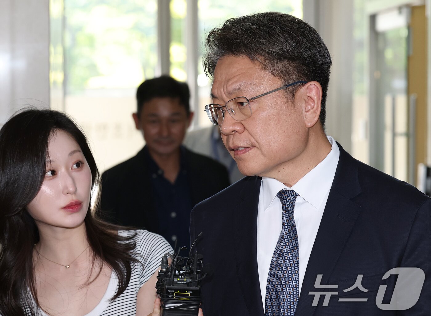 본문 이미지 - 이시원 전 대통령실 공직기강비서관이 2일 오후 서울 서초구 '순직 해병 특검'(이명현 특별검사) 사무실에서 3차 피의자 조사를 받기 위해 출석하고 있다. 2025.9.2/뉴스1 ⓒ News1 오대일 기자