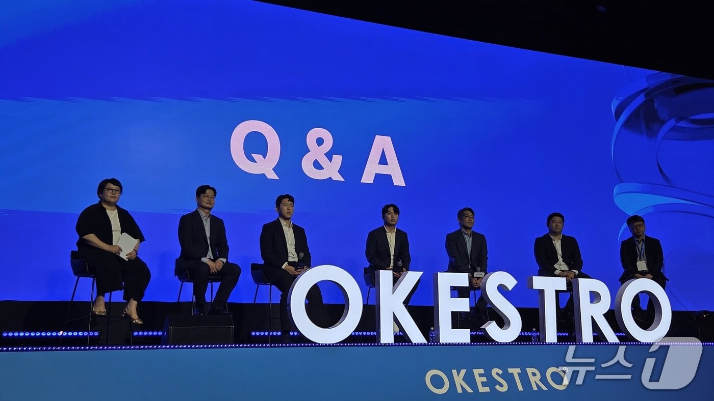 본문 이미지 - 왼쪽부터 박소아 오케스트로 클라우드 대표, 서영석 설루션전략본부 본부장, 이유종 플랫폼개발본부 본부장, 김영광 대표 겸 CTO, 박의규 인공지능연구소 소장, 김성구 DevOps개발본부 본부장, 정재헌 오케스트로 AGI 대표가 질의응답을 진행하고 있다. 2025.9.2 뉴스1 ⓒ News1 김민석 기자