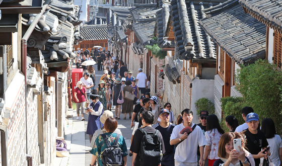 설날 韓 놀러온 외국인 관광객에 벽돌 투척…50대 노숙자 체포