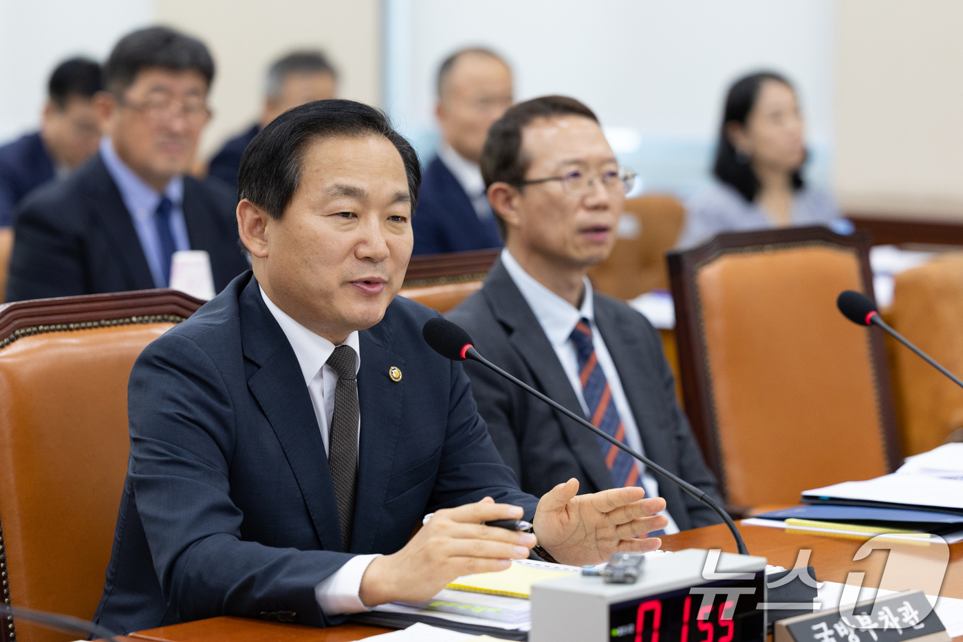 (서울=뉴스1) 이승배 기자 = 이두희 국방부 차관이 2일 서울 여의도 국회에서 열린 제429회 국회(정기회) 국방위원회 제1차 전체회의에 출석해 의원 질의에 답변하고 있다. 20 …