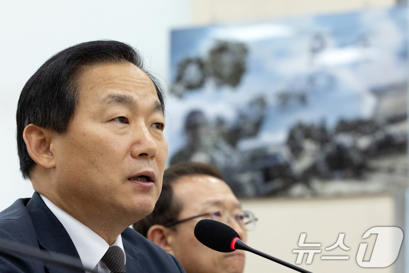 (서울=뉴스1) 이승배 기자 = 이두희 국방부 차관이 2일 서울 여의도 국회에서 열린 제429회 국회(정기회) 국방위원회 제1차 전체회의에 출석해 의원 질의에 답변하고 있다. 20 …