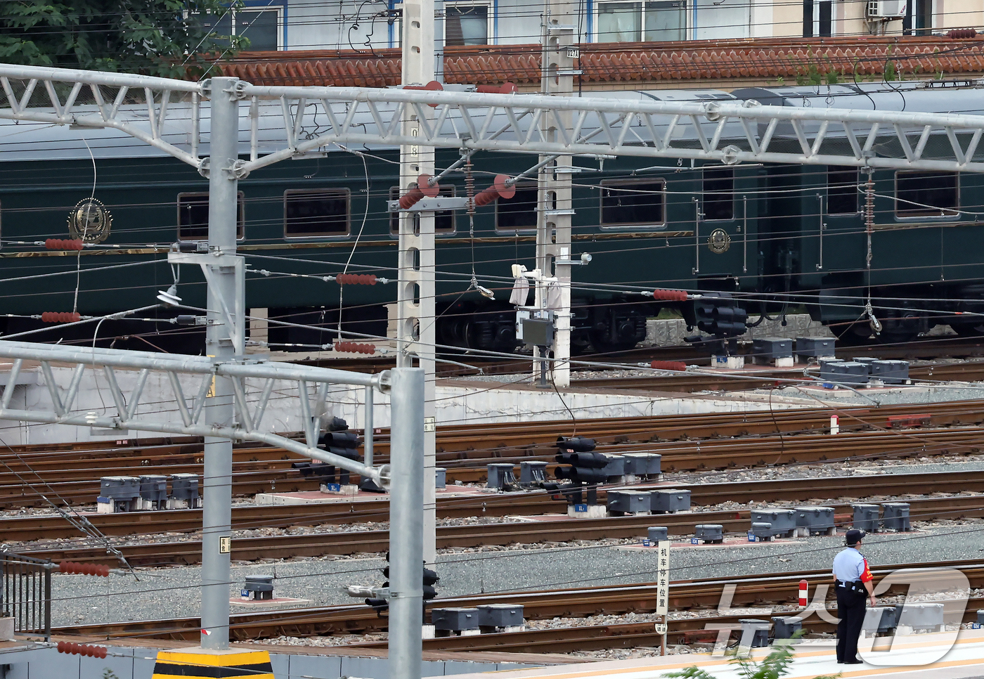 (베이징(중국)=뉴스1) 박정호 기자 = 6년 만에 중국 방문에 나선 김정은 북한 노동당 총비서(국무위원장)가 탑승한 특별열차가 2일 오후 중국 베이징역으로 도착하고 있다. 김정은 …