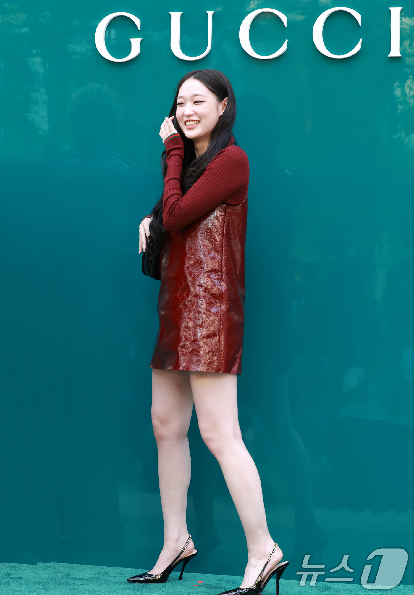 (서울=뉴스1) 권현진 기자 = 올데이프로젝트 애니가 2일 오후 서울 강남구 구찌 청담 플래그십에서에서 열린 구찌(GUCCI)의 오스테리아 서울 이전·리뉴얼 오픈 기념 행사에 참석 …