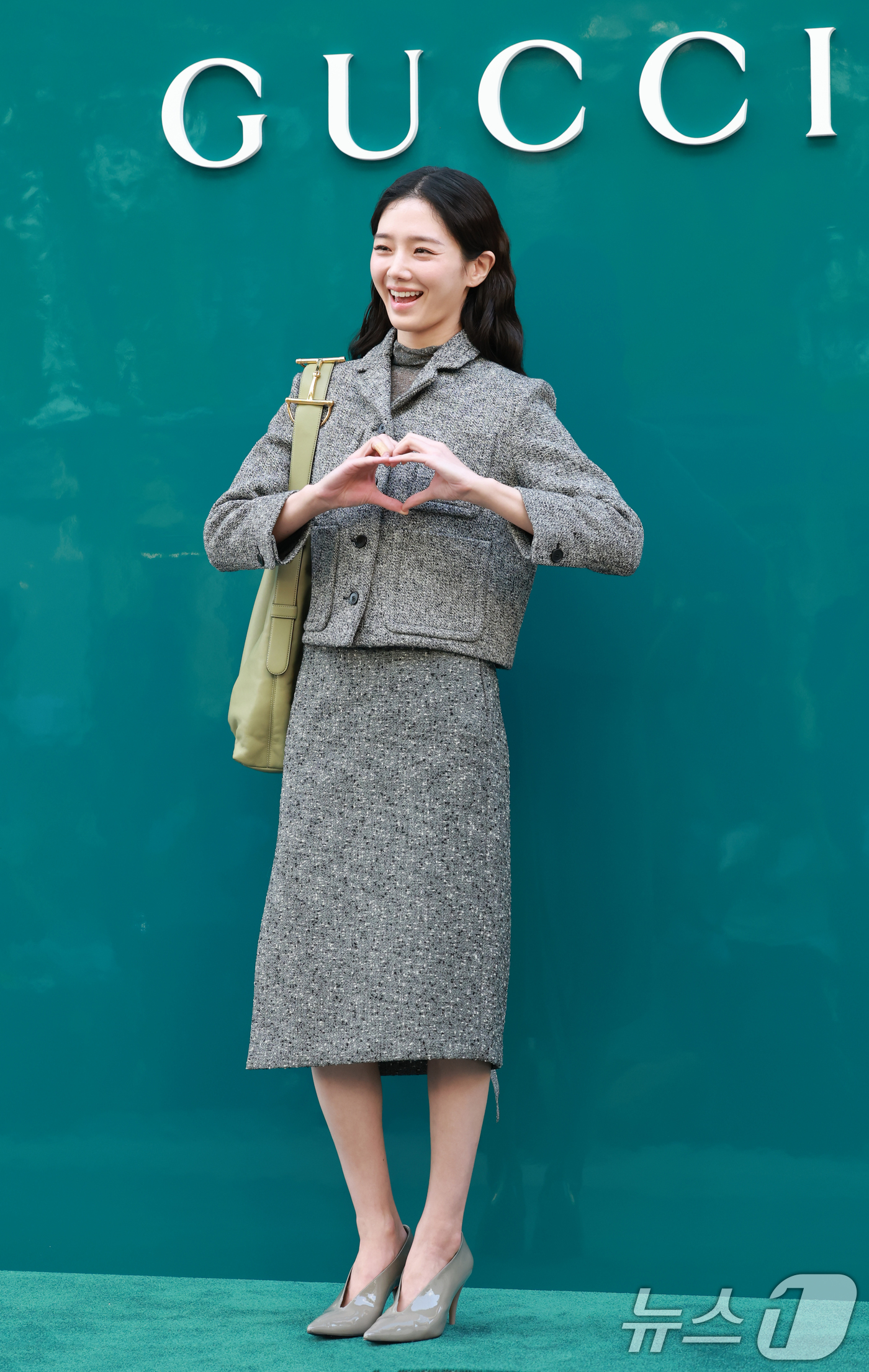 (서울=뉴스1) 권현진 기자 = 배우 박규영이 2일 오후 서울 강남구 구찌 청담 플래그십에서에서 열린 구찌(GUCCI)의 오스테리아 서울 이전·리뉴얼 오픈 기념 행사에 참석해 포즈 …