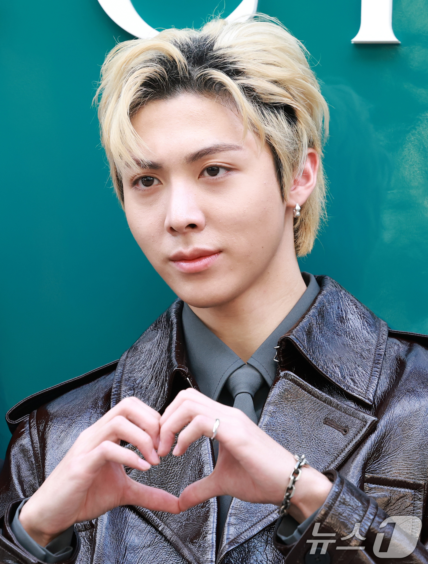 (서울=뉴스1) 권현진 기자 = 올데이프로젝트 우찬이 2일 오후 서울 강남구 구찌 청담 플래그십에서에서 열린 구찌(GUCCI)의 오스테리아 서울 이전·리뉴얼 오픈 기념 행사에 참석 …