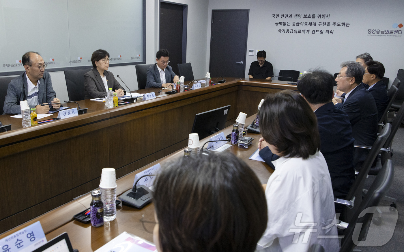 (서울=뉴스1) = 정은경 보건복지부 장관이 2일 오후 서울 중구 중앙응급의료센터에서 열린 응급의료체계 개선 현장간담회에 참석해 모두 발언을 하고 있다. (복지부 제공. 재판매 및 …