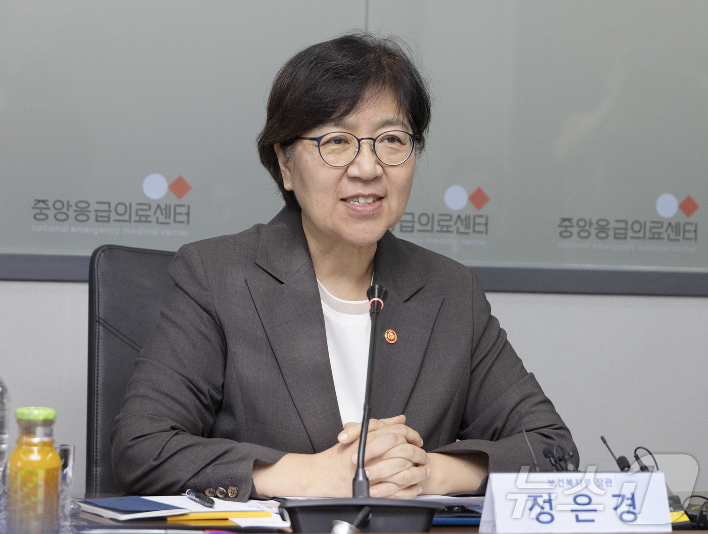 (서울=뉴스1) = 정은경 보건복지부 장관이 2일 오후 서울 중구 중앙응급의료센터에서 열린 응급의료체계 개선 현장간담회에 참석해 모두 발언을 하고 있다. (복지부 제공. 재판매 및 …