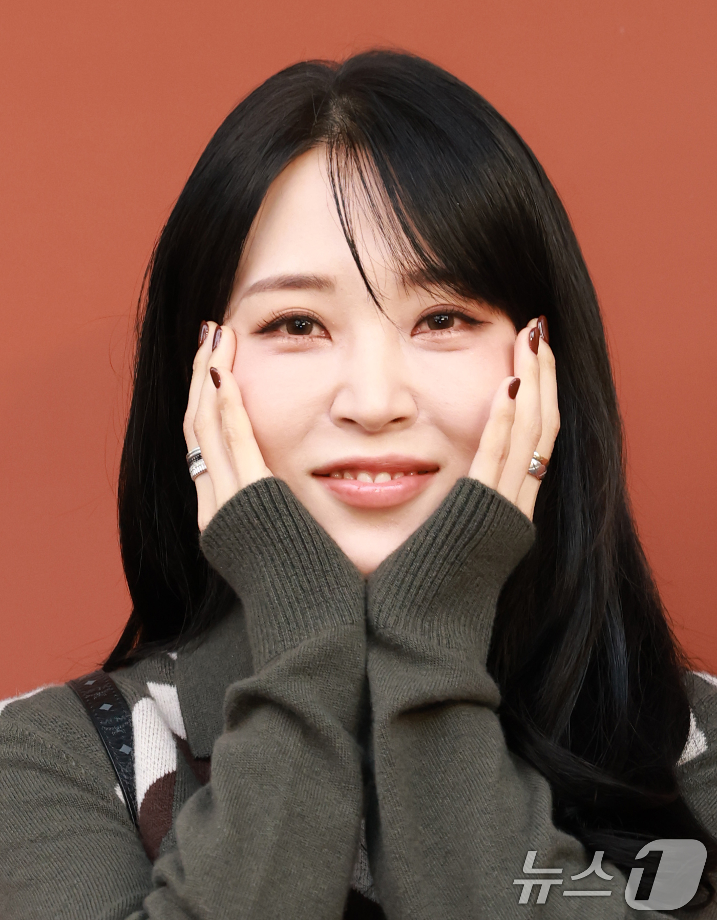 (서울=뉴스1) 권현진 기자 = 마마무 문별이 2일 오후 서울 강남구 청담동 MCM HAUS에서 진행된 'BE@RBRICK in MCM Wonderland’ 전시회에 참석해 포즈를 …