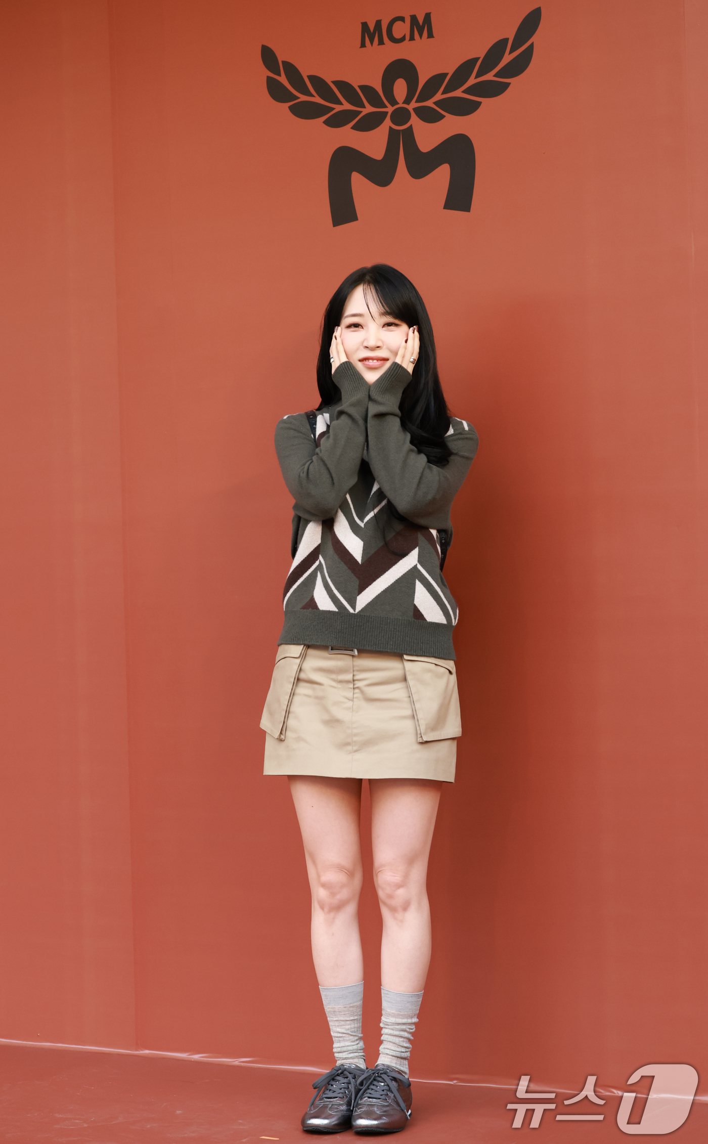 (서울=뉴스1) 권현진 기자 = 마마무 문별이 2일 오후 서울 강남구 청담동 MCM HAUS에서 진행된 'BE@RBRICK in MCM Wonderland’ 전시회에 참석해 포즈를 …